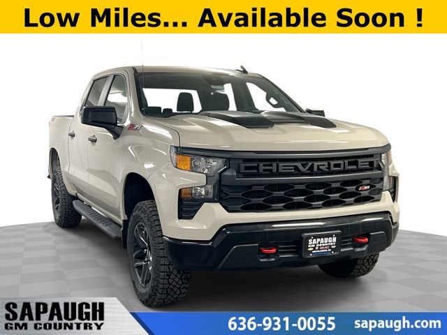White Sands 2026 Chevrolet Silverado 1500 Custom Trail Boss Crew Cab 4WD Pickup Truck Four-Wheel Drive Automatic