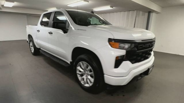 View vehicle photo 2