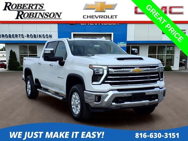 Summit White 2025 Chevrolet Silverado 3500HD Pickup Truck Four-Wheel Drive Automatic