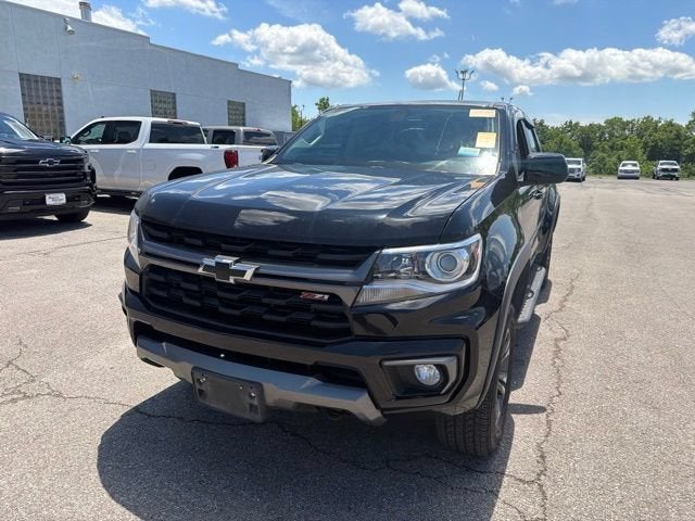 View vehicle photo 4