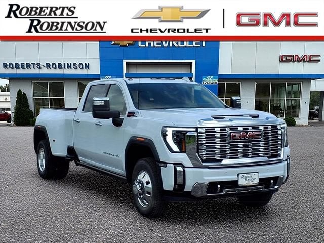 Glacier White Tricoat 2026 GMC Sierra 3500HD Pickup Truck Four-Wheel Drive Automatic