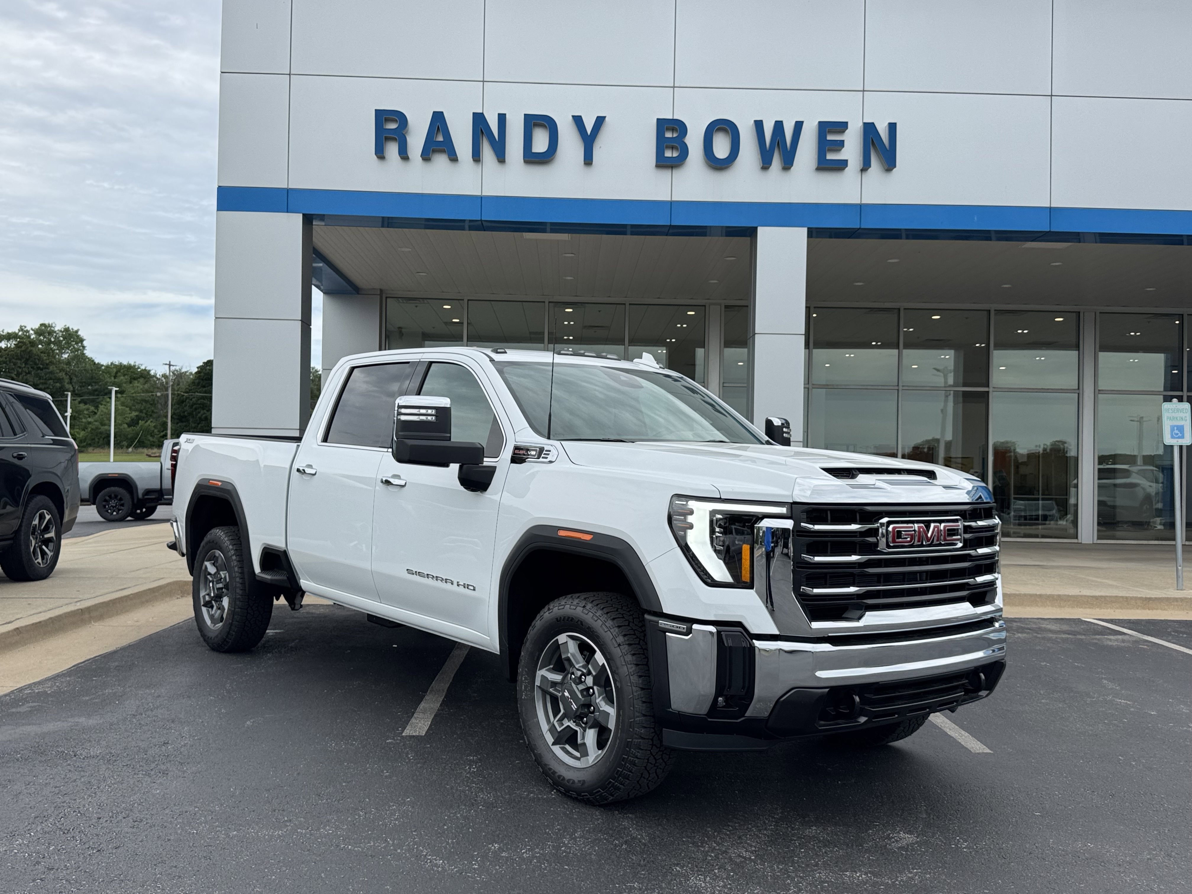 Summit White 2026 GMC Sierra 2500HD Pickup Truck Four-Wheel Drive Automatic
