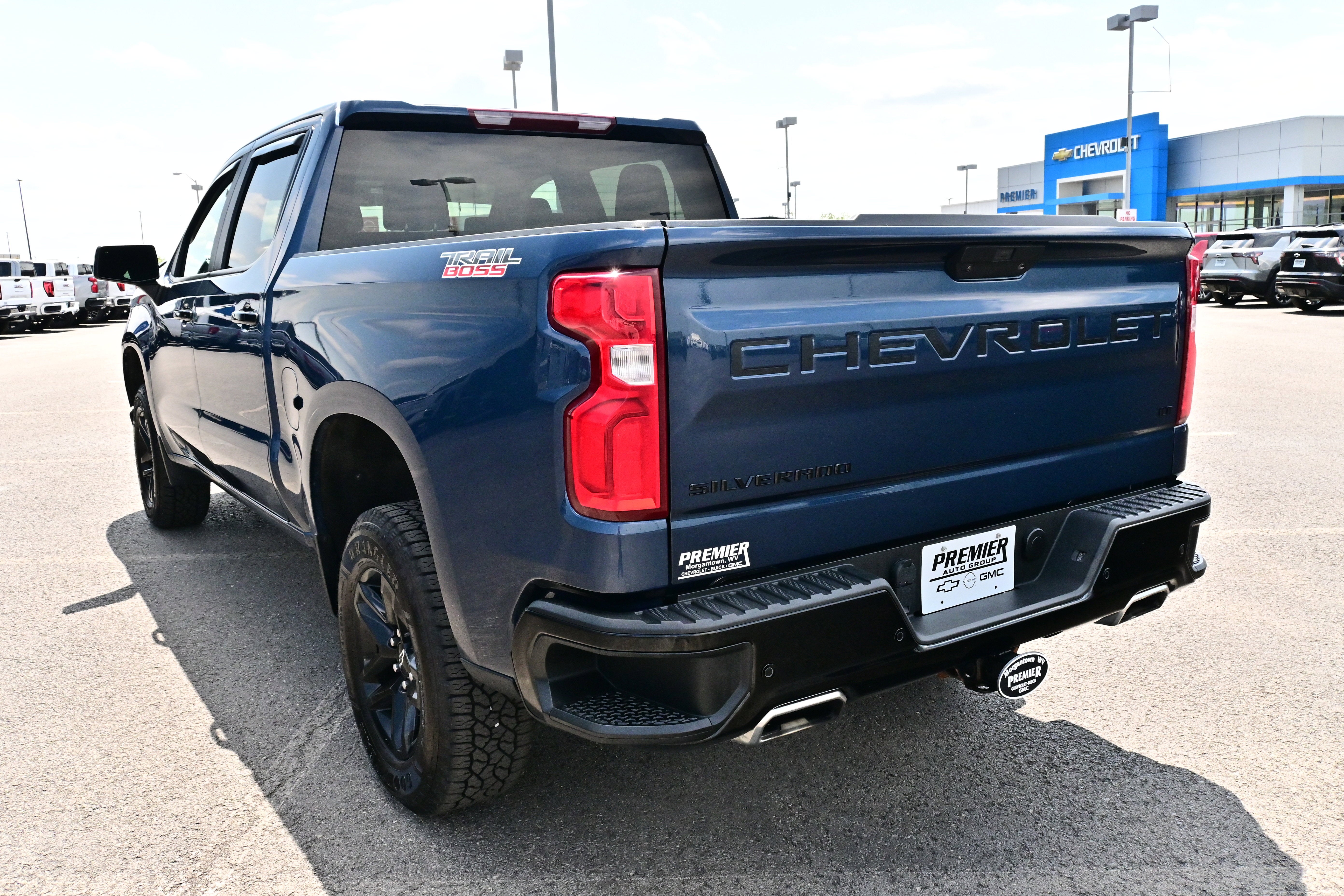 View vehicle photo 7