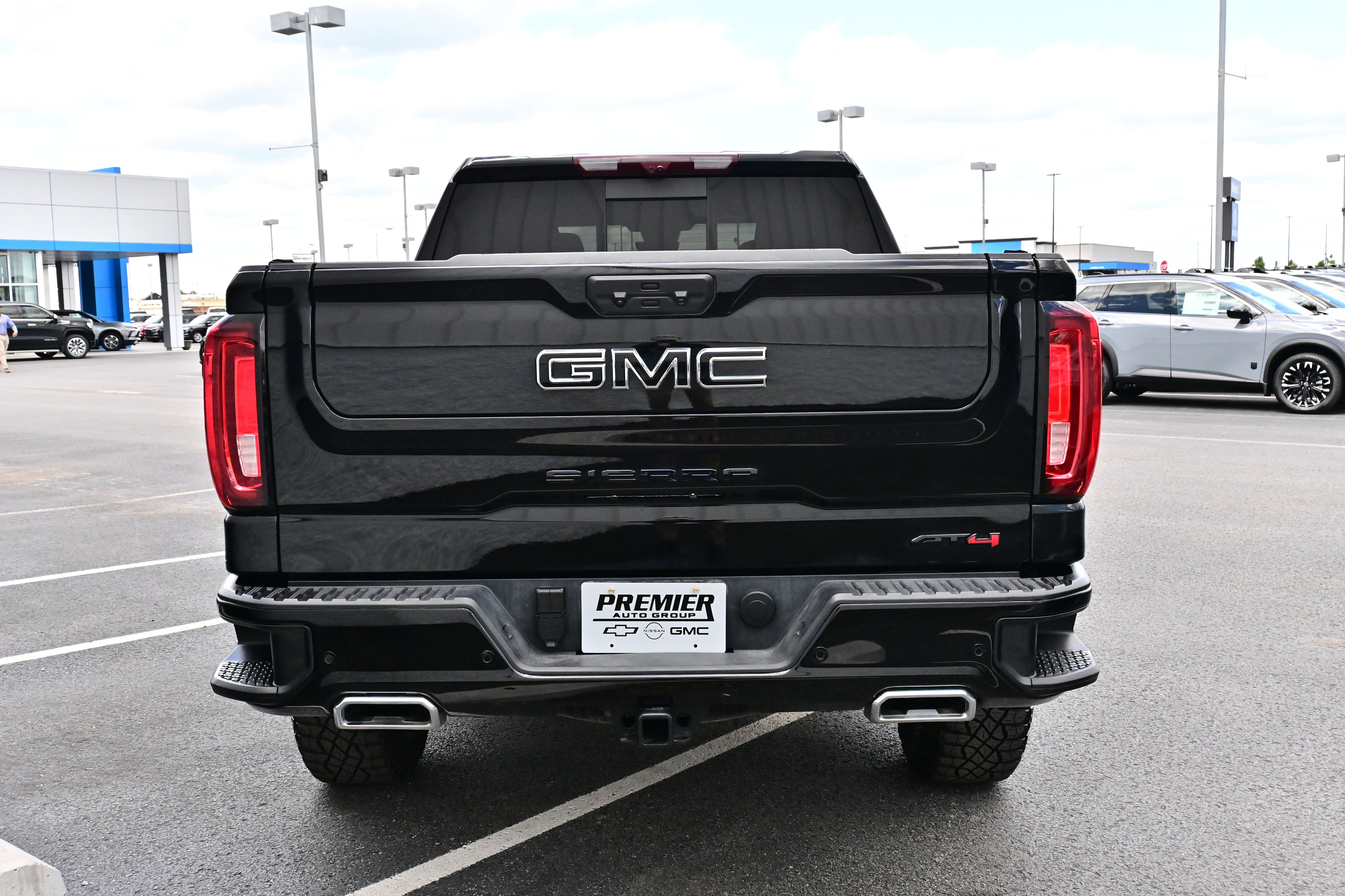 View vehicle photo 7