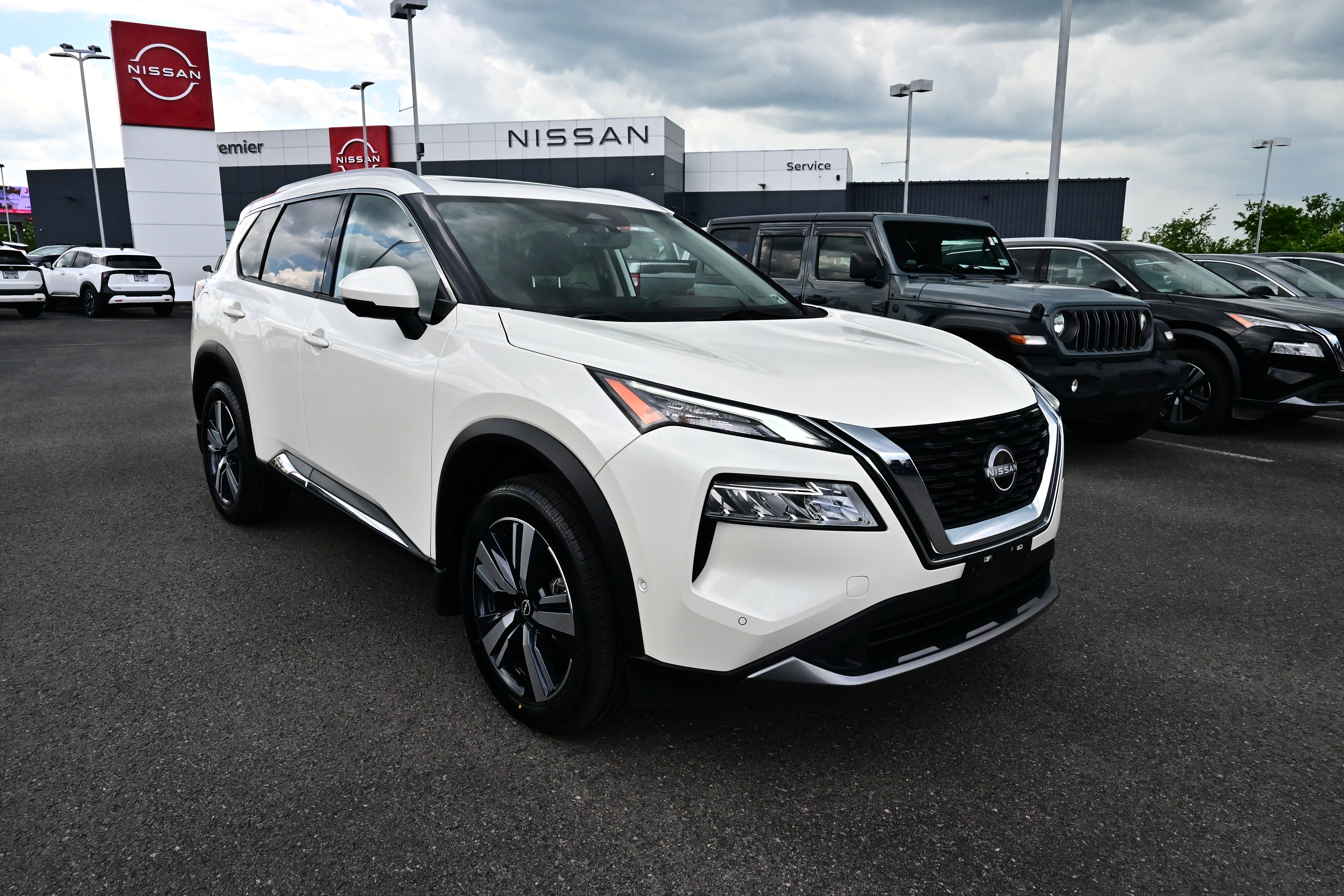 View vehicle photo 2