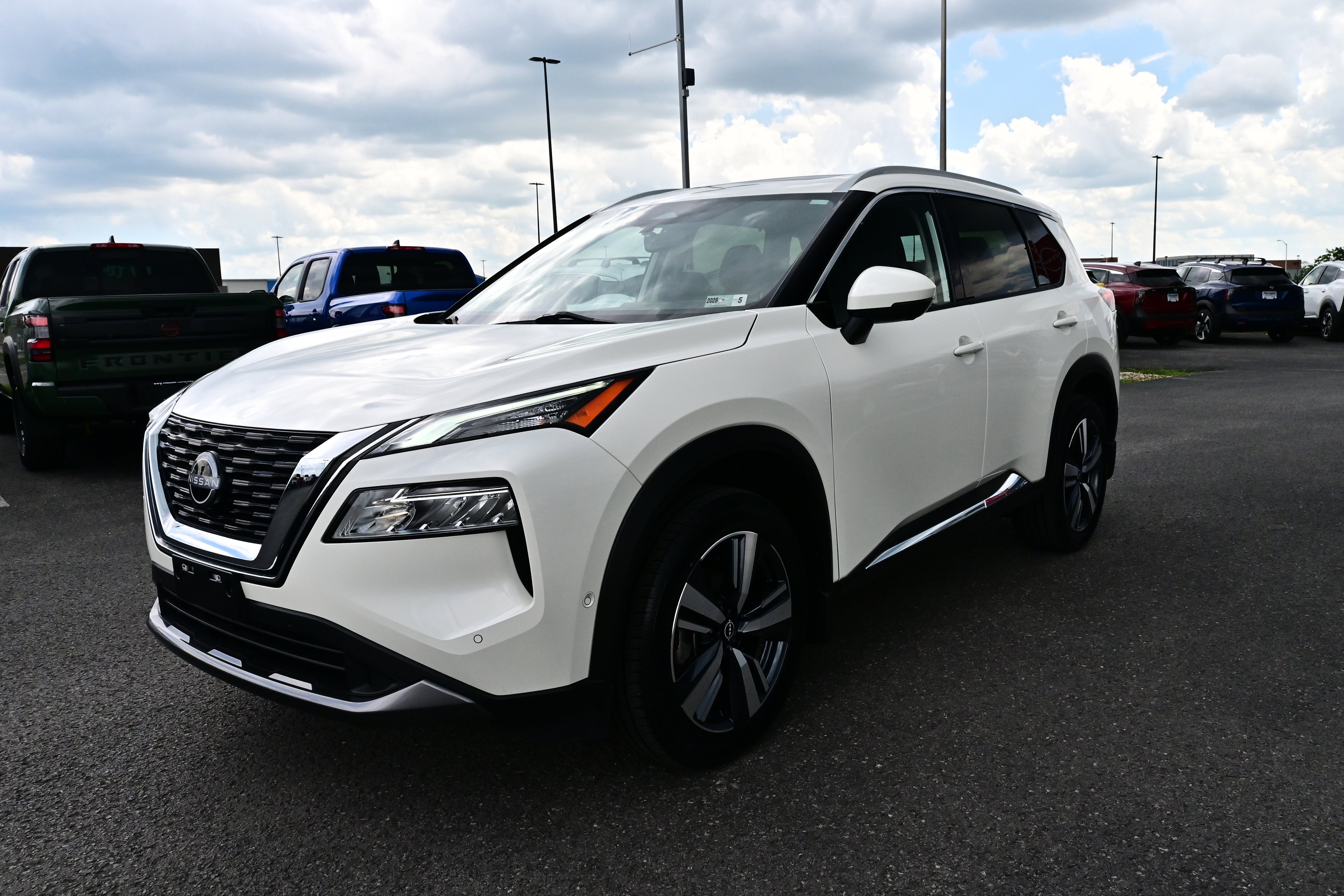 View vehicle photo 4