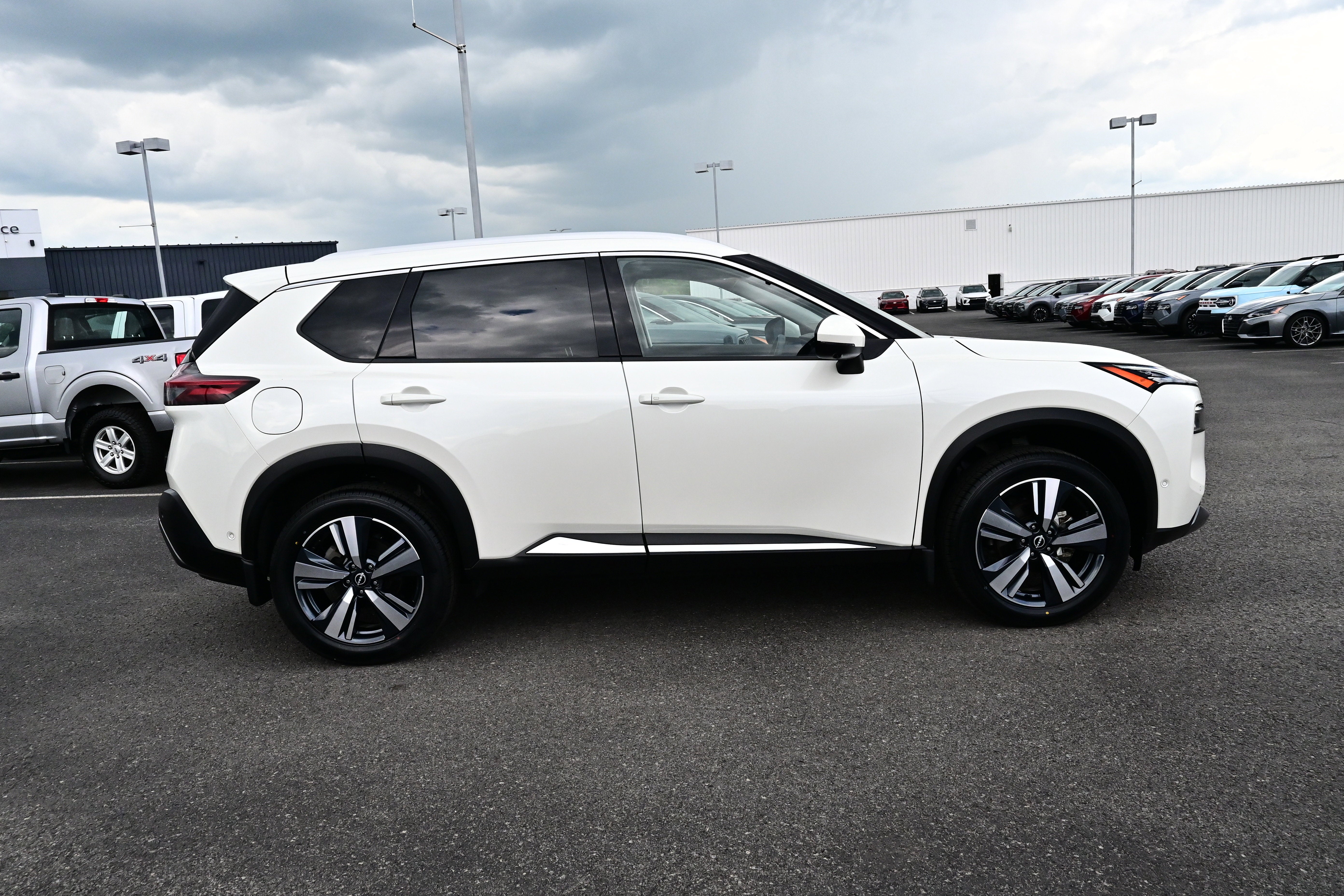 View vehicle photo 5