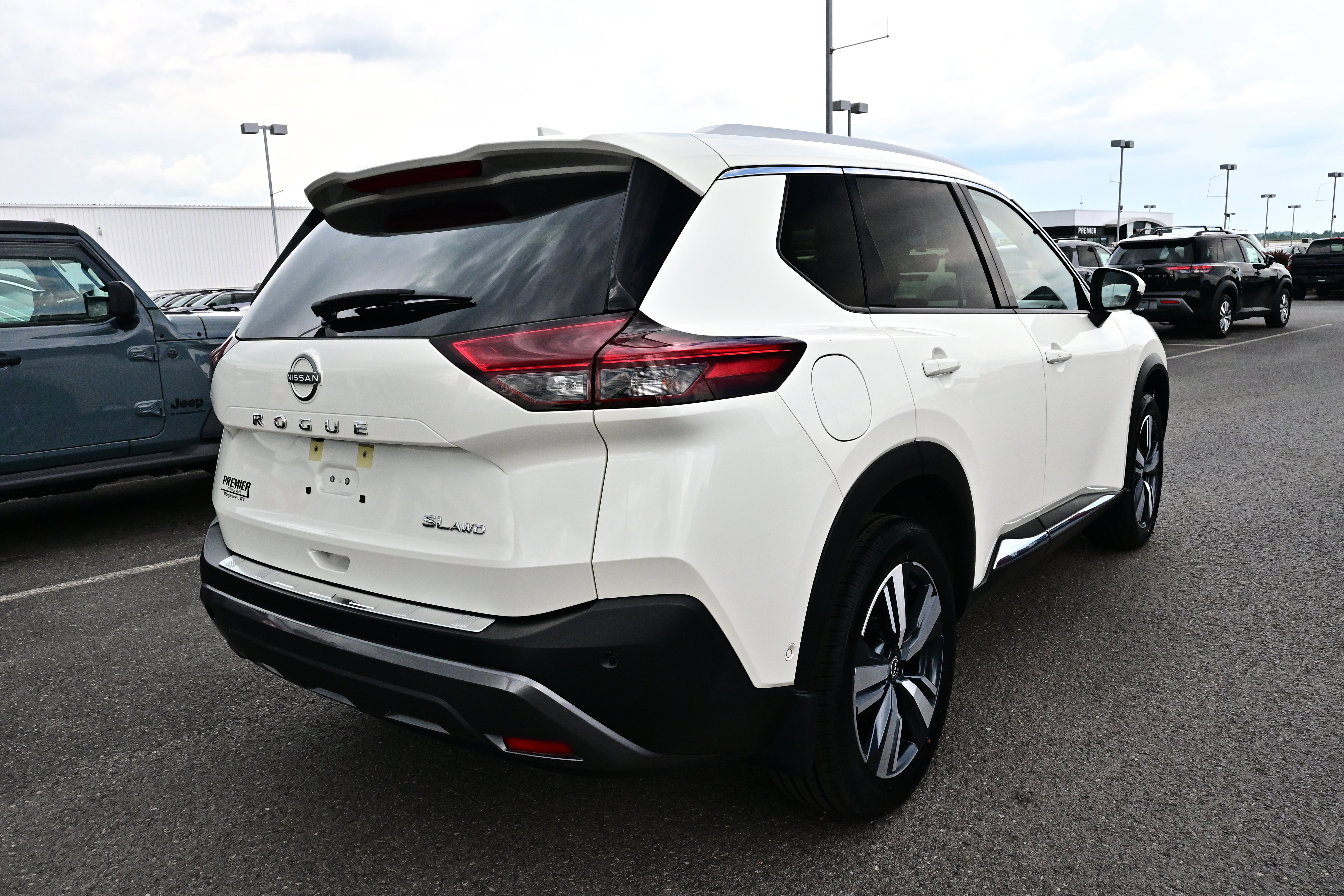 View vehicle photo 6