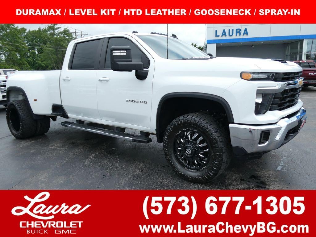 Summit White 2025 Chevrolet Silverado 3500HD Pickup Truck Four-Wheel Drive Automatic
