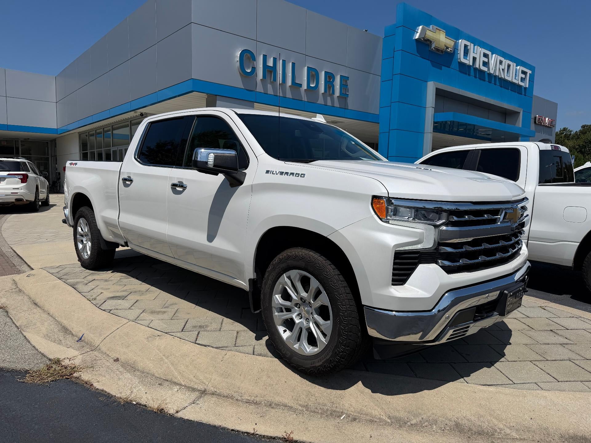  2022 Chevrolet Silverado 1500 LTZ Crew Cab 4WD   