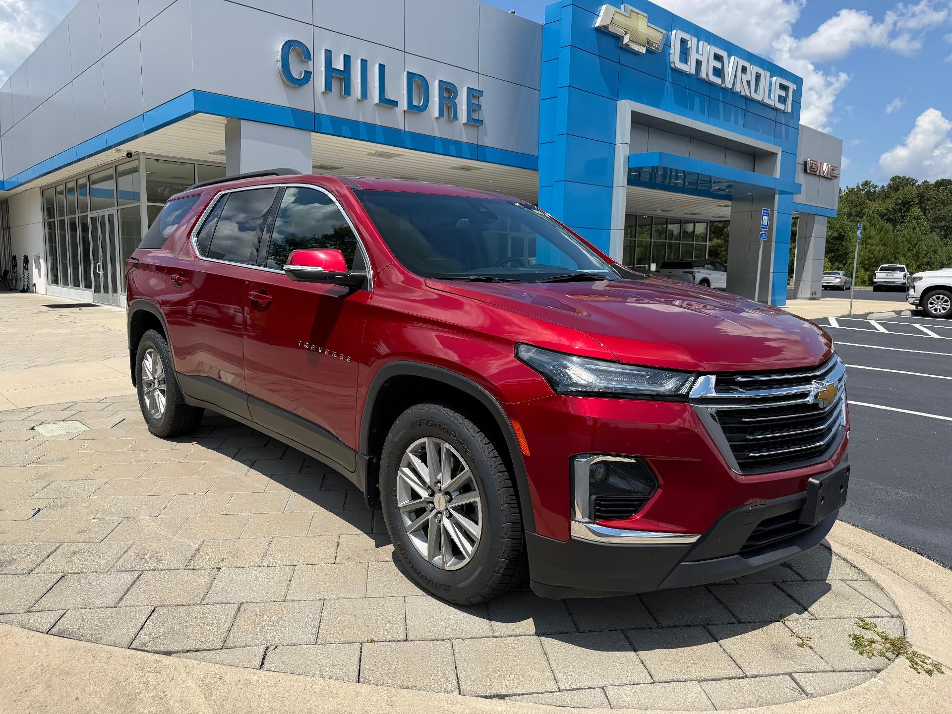 Radiant Red Tintcoat 2023 Chevrolet Traverse SUV / Crossover Front-Wheel Drive Automatic
