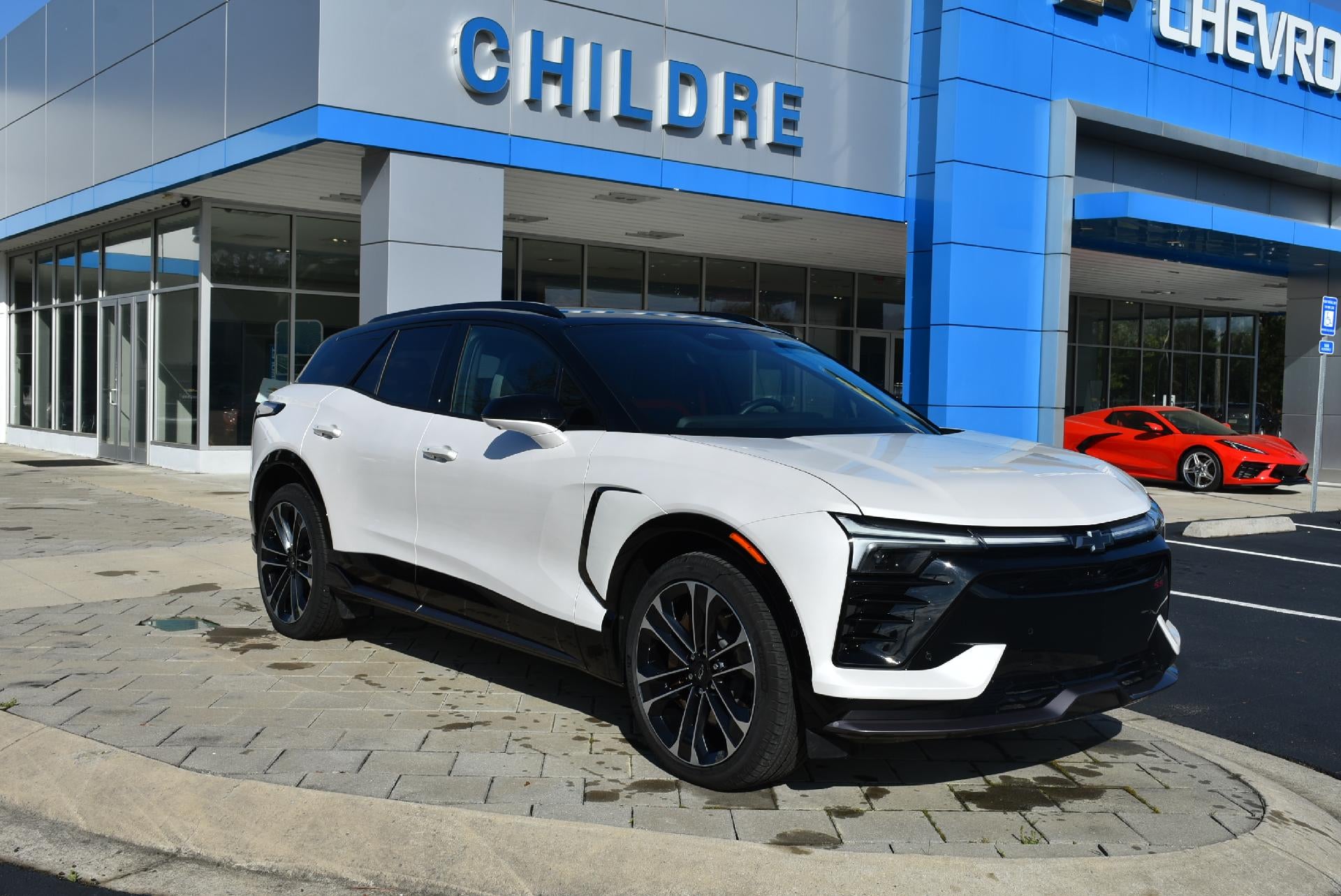 White (Iridescent Pearl Tricoat) 2025 Chevrolet Blazer EV SUV / Crossover All-Wheel Drive Automatic