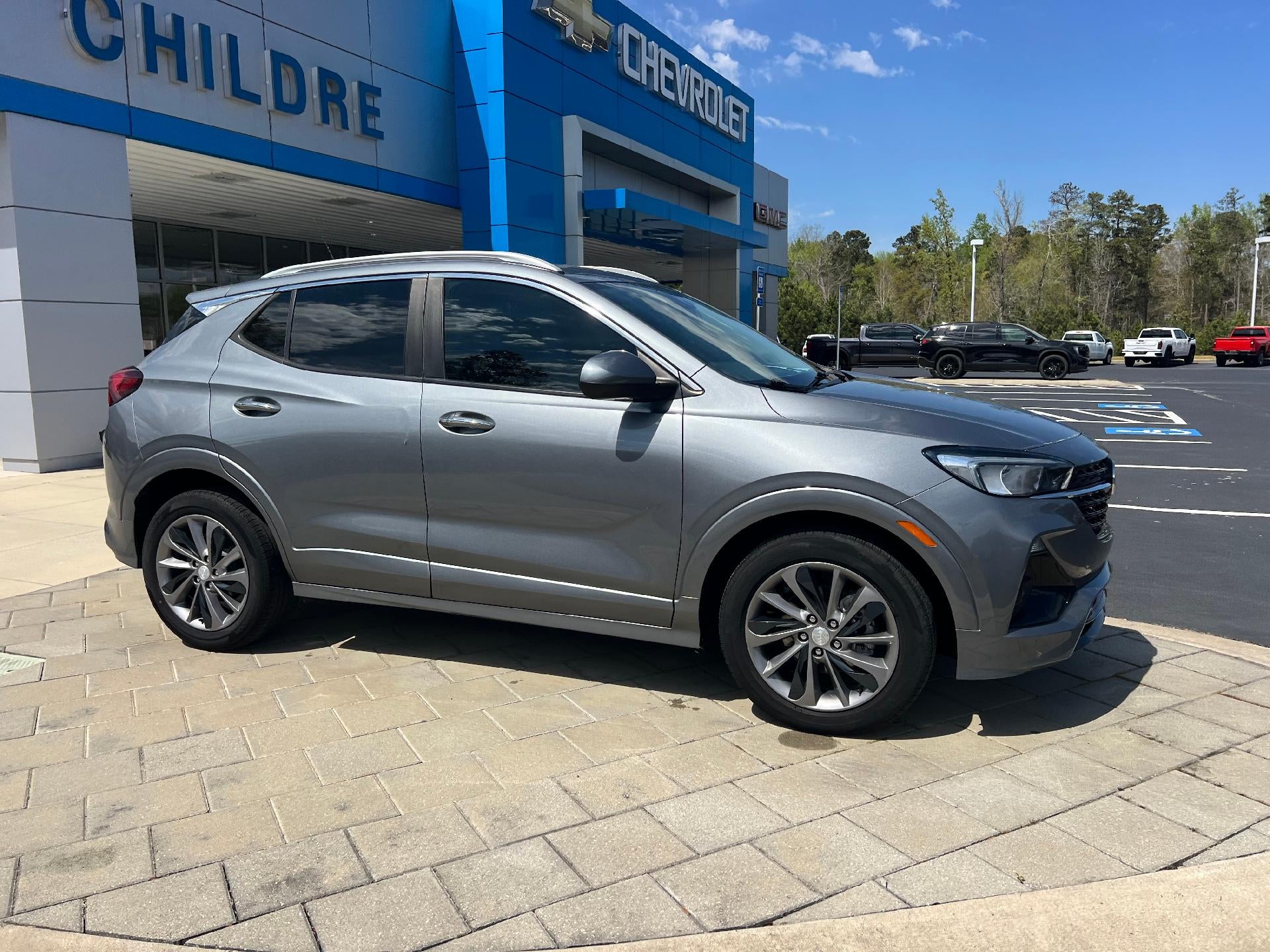 View vehicle photo 3