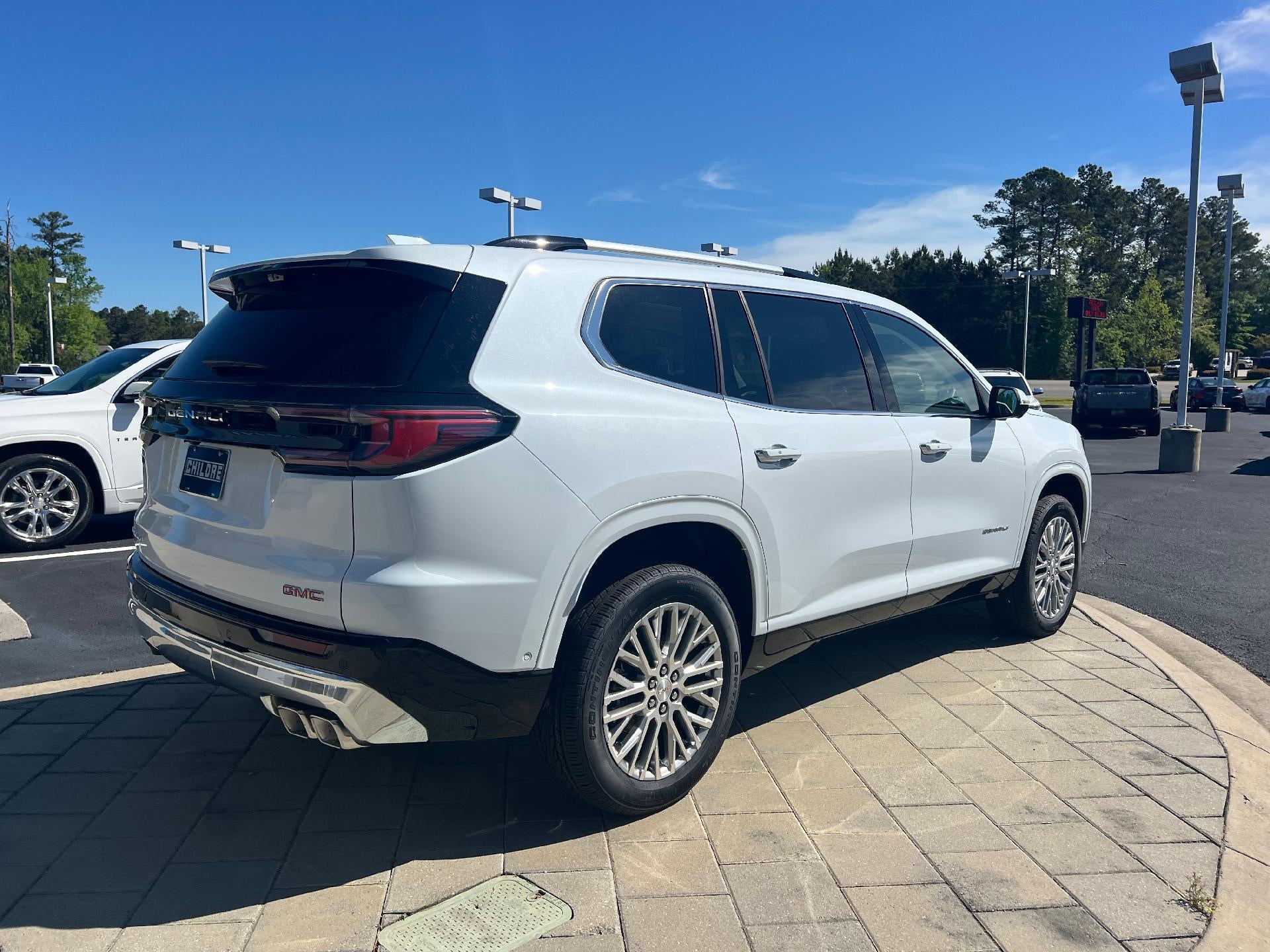 View vehicle photo 3