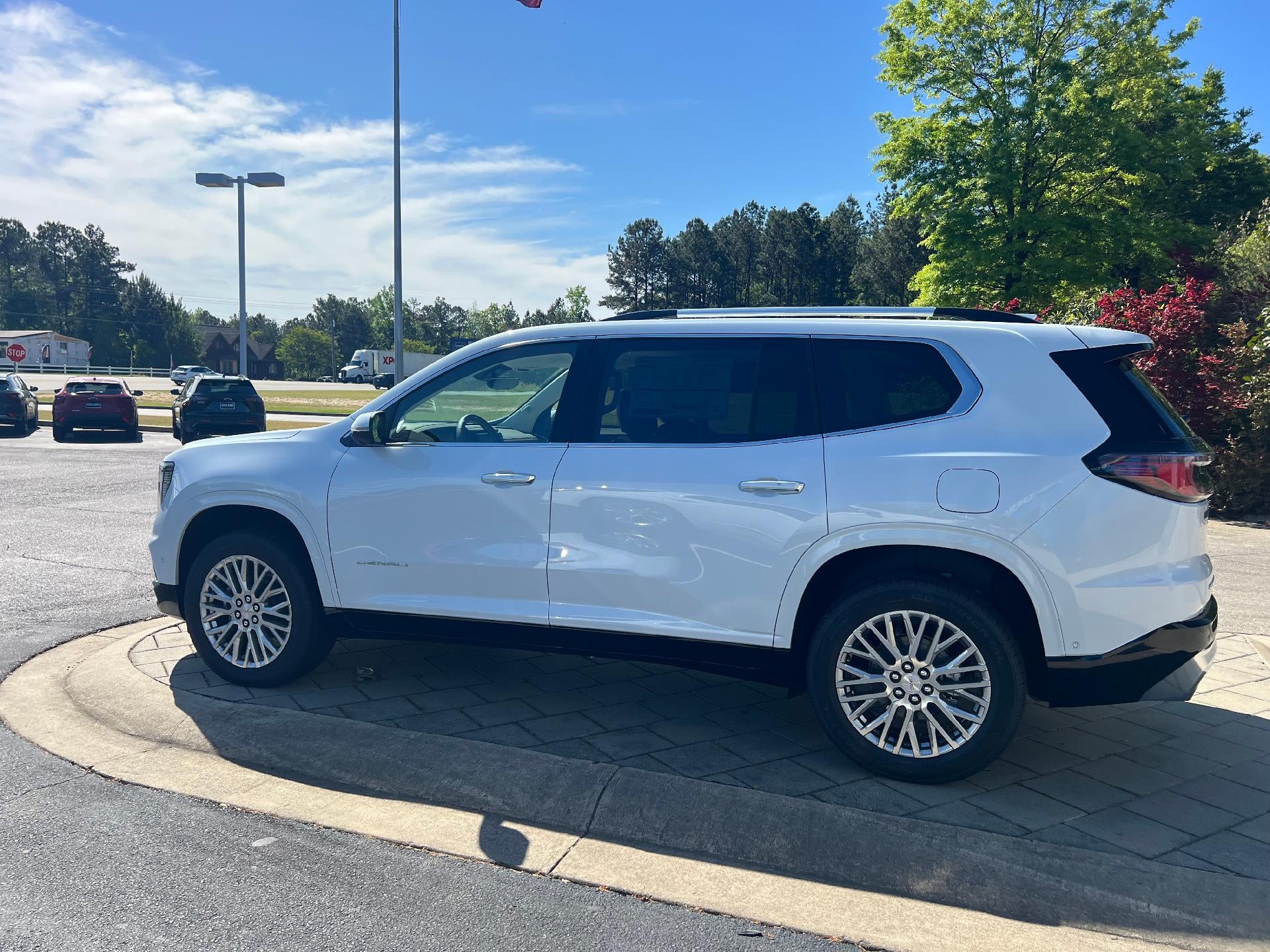 View vehicle photo 6