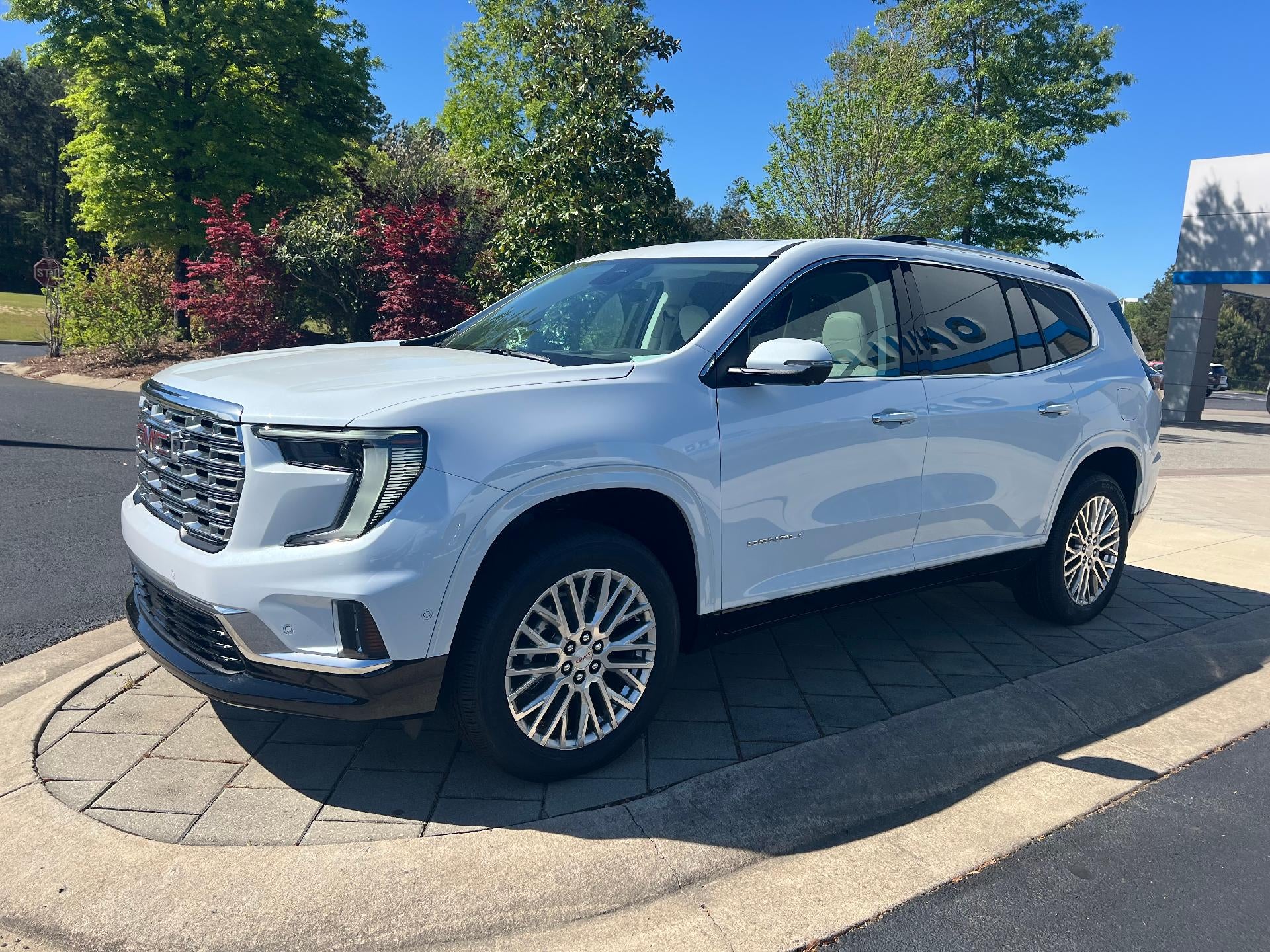 View vehicle photo 7
