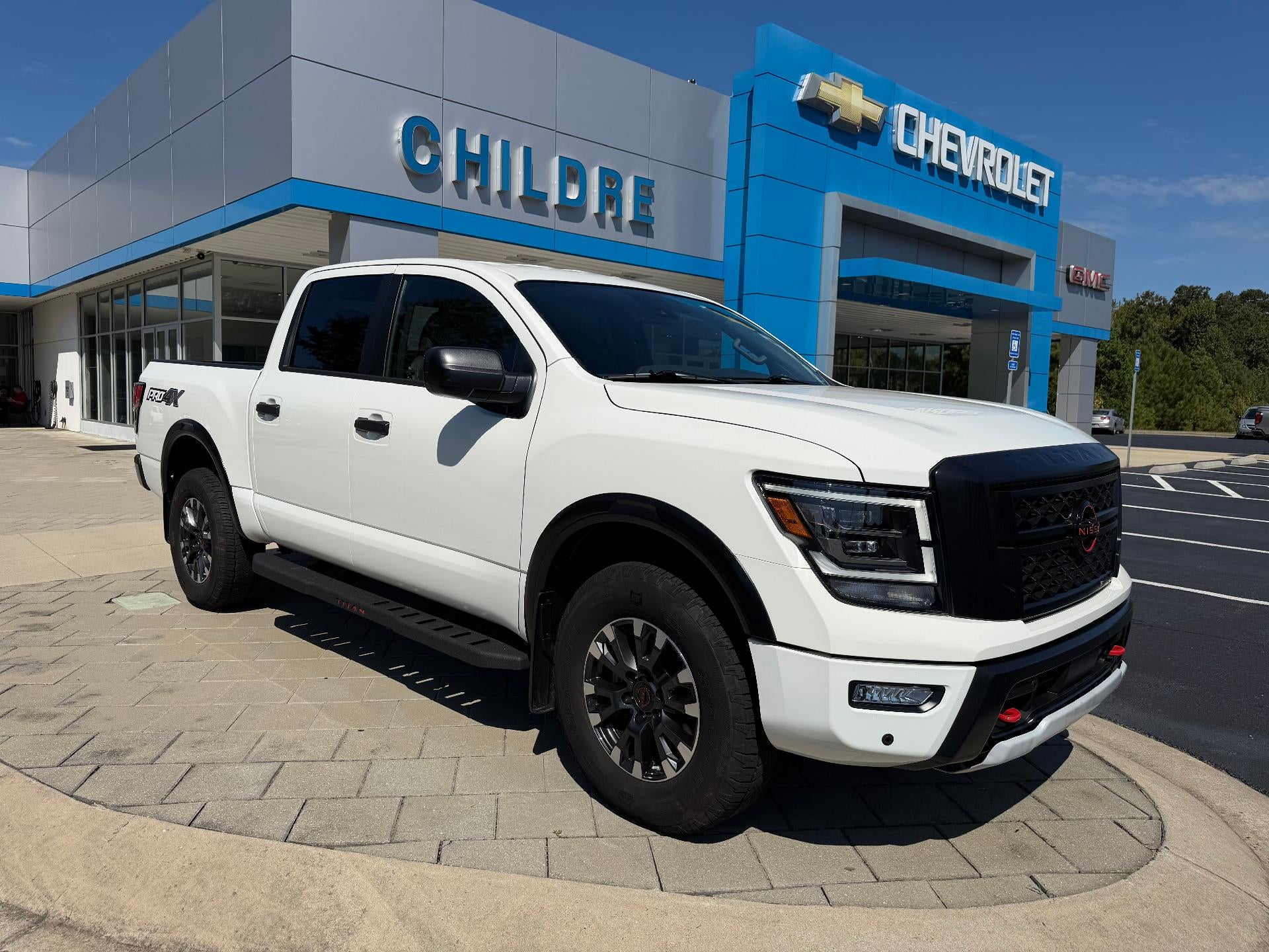 White 2024 Nissan Titan Pickup Truck Four-Wheel Drive 9-Speed Automatic