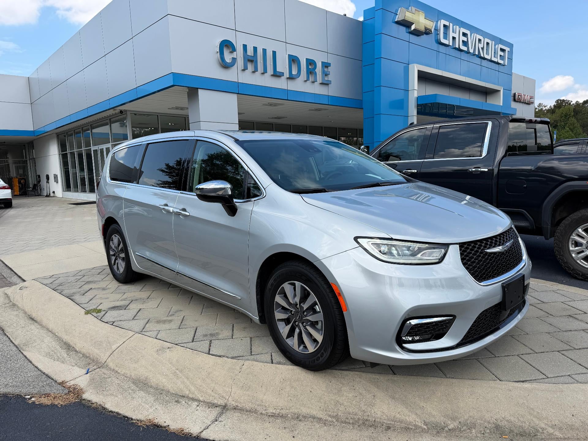  2023 Chrysler Pacifica Hybrid Limited FWD   