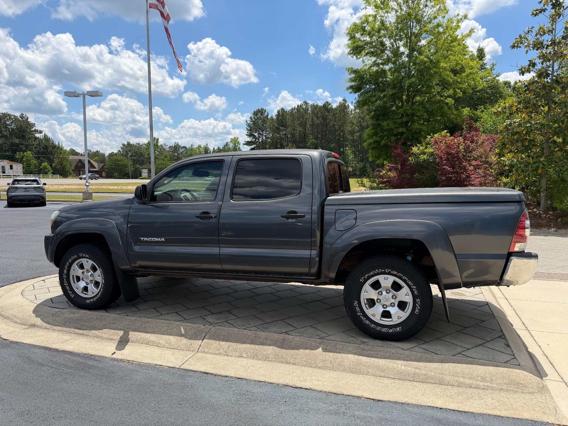 View vehicle photo 7