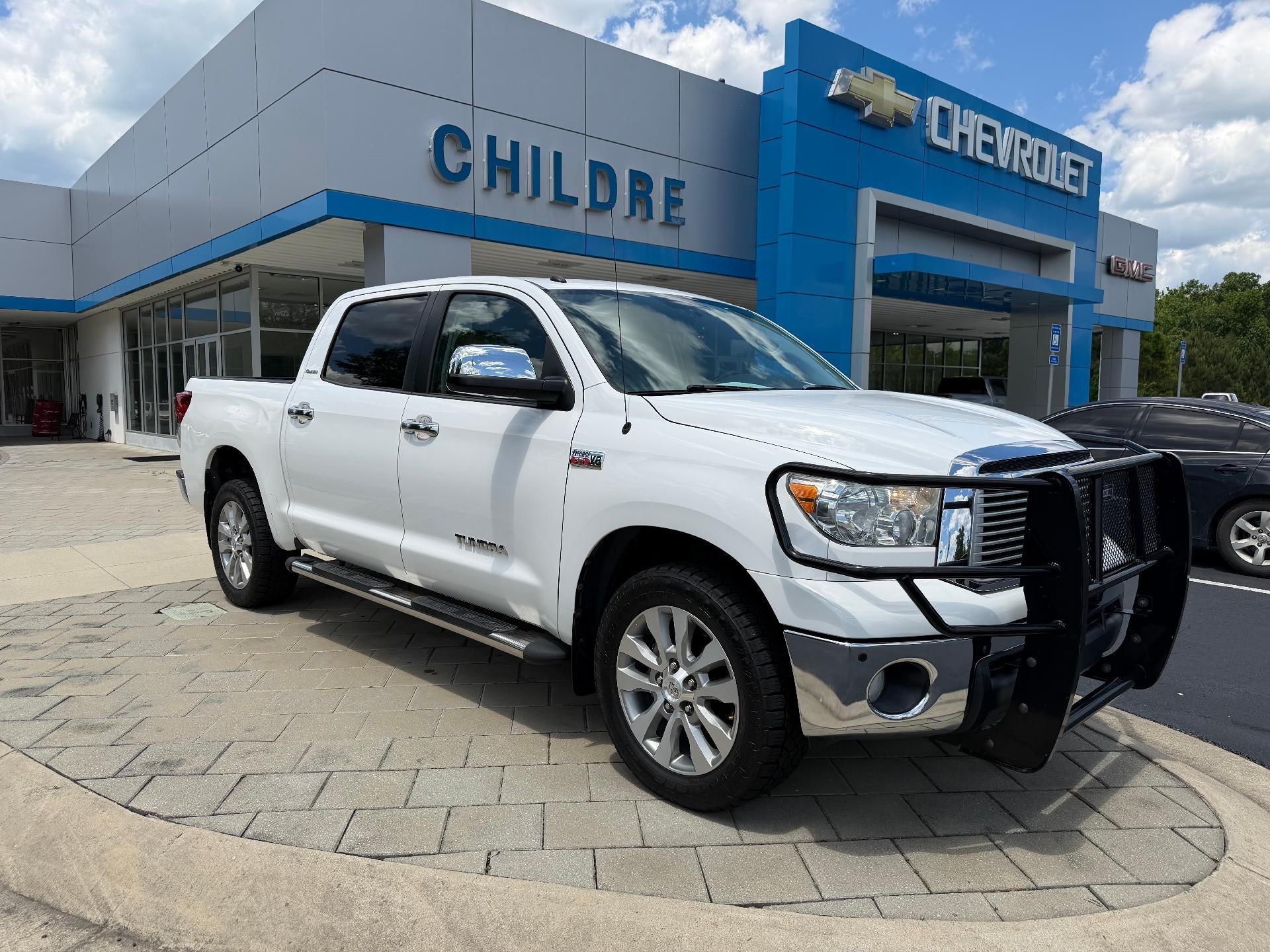View vehicle photo 2