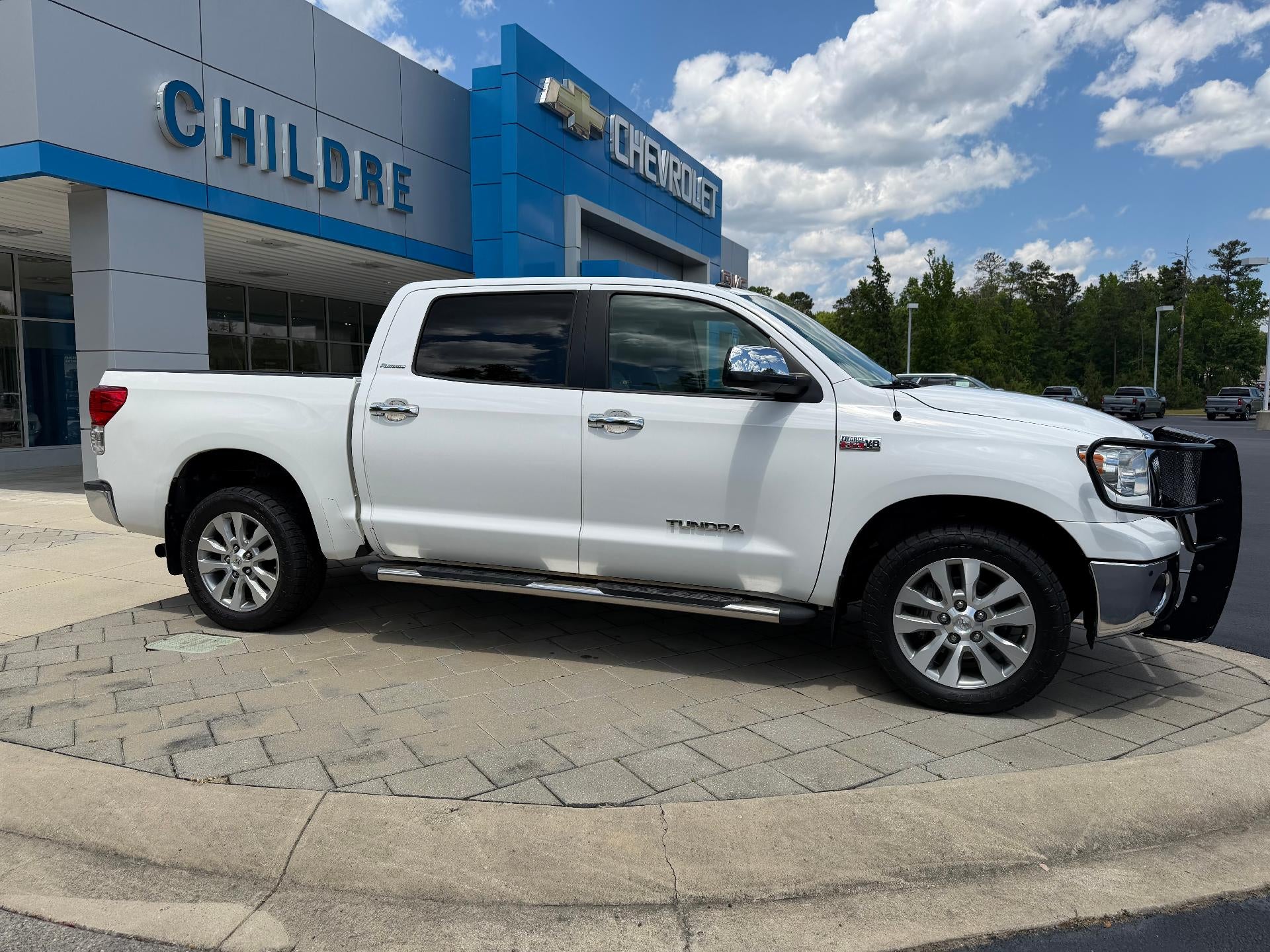 View vehicle photo 4