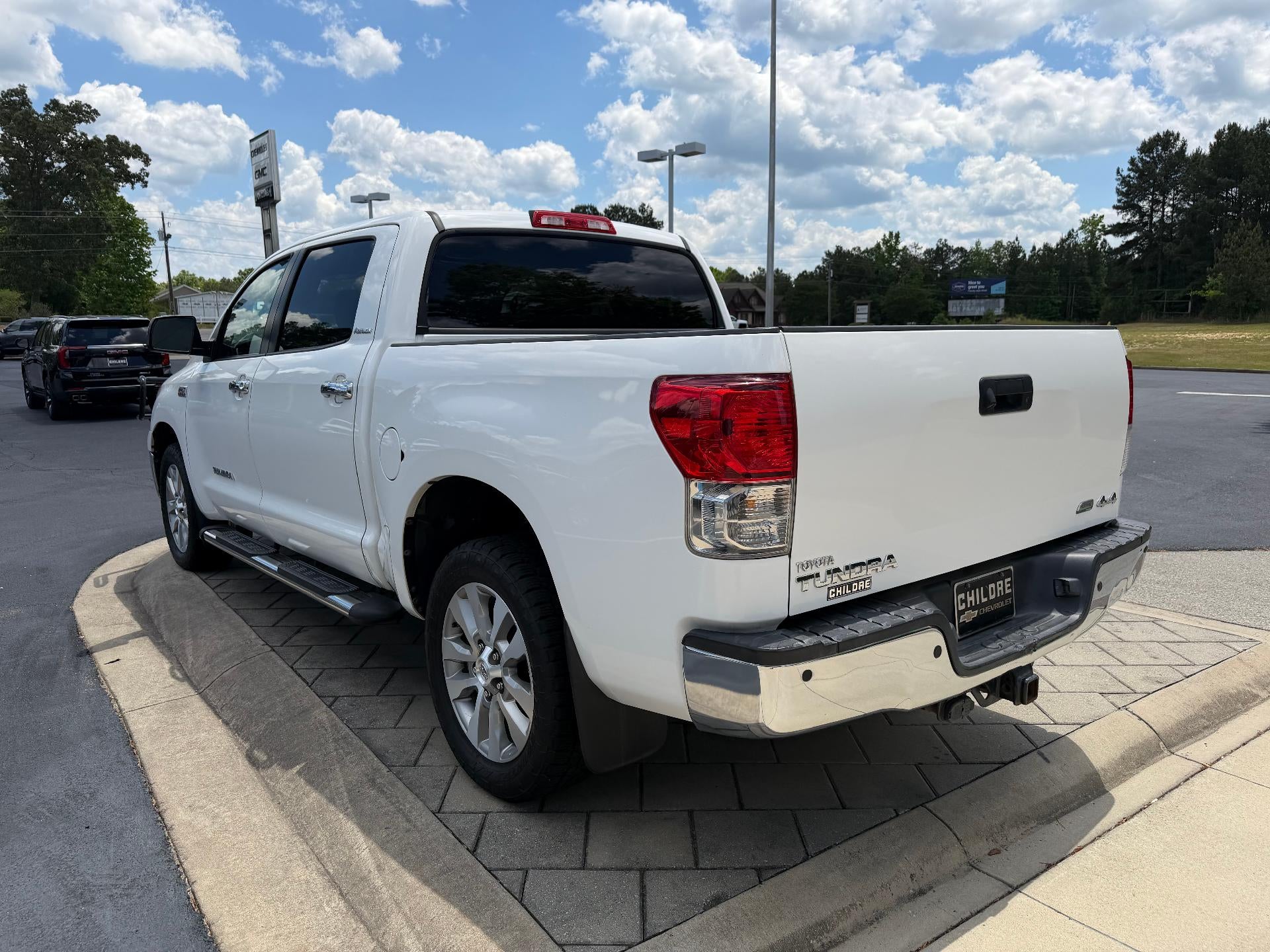 View vehicle photo 6