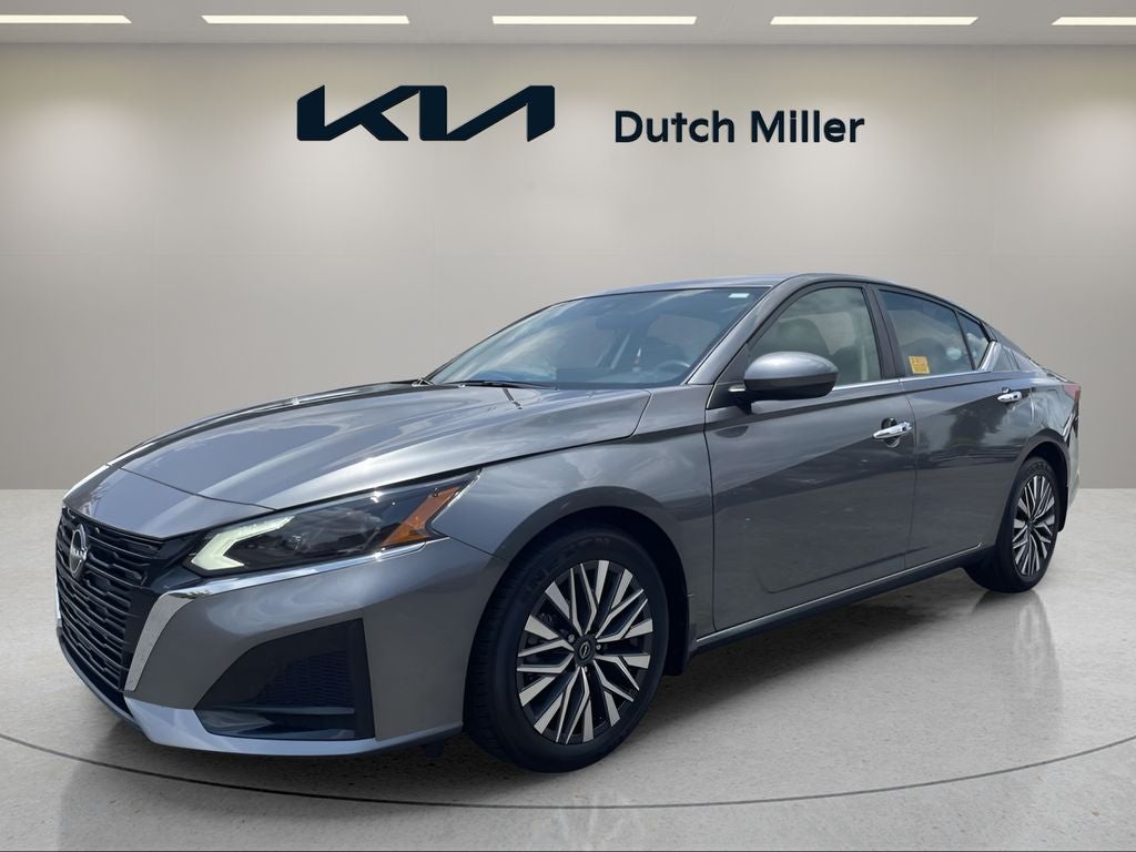 Gray (Gun Metallic) 2023 Nissan Altima Sedan Front-Wheel Drive Continuously Variable Transmission