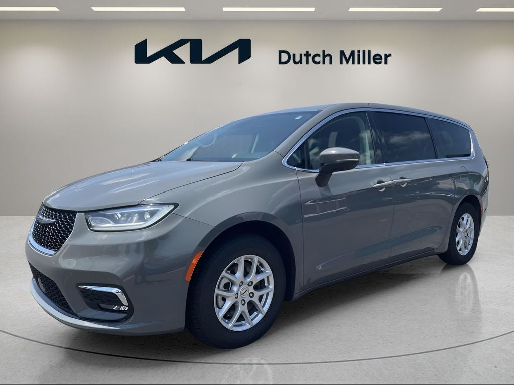 Ceramic Gray Clearcoat 2023 Chrysler Pacifica Minivan Front-Wheel Drive 9-Speed Automatic