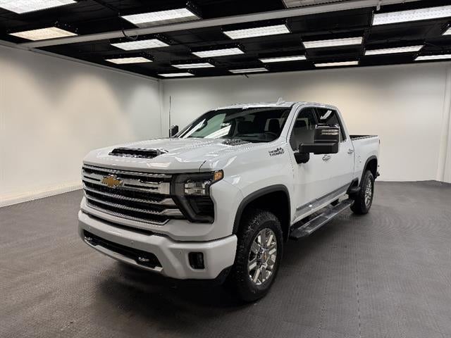 Polar White Tricoat 2026 Chevrolet Silverado 2500HD Pickup Truck Four-Wheel Drive Automatic