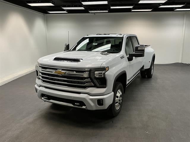 Polar White Tricoat 2026 Chevrolet Silverado 3500HD Pickup Truck Four-Wheel Drive Automatic