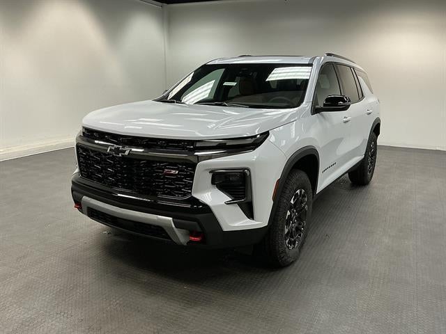 Polar White Tricoat 2027 Chevrolet Traverse SUV / Crossover Four-Wheel Drive Automatic