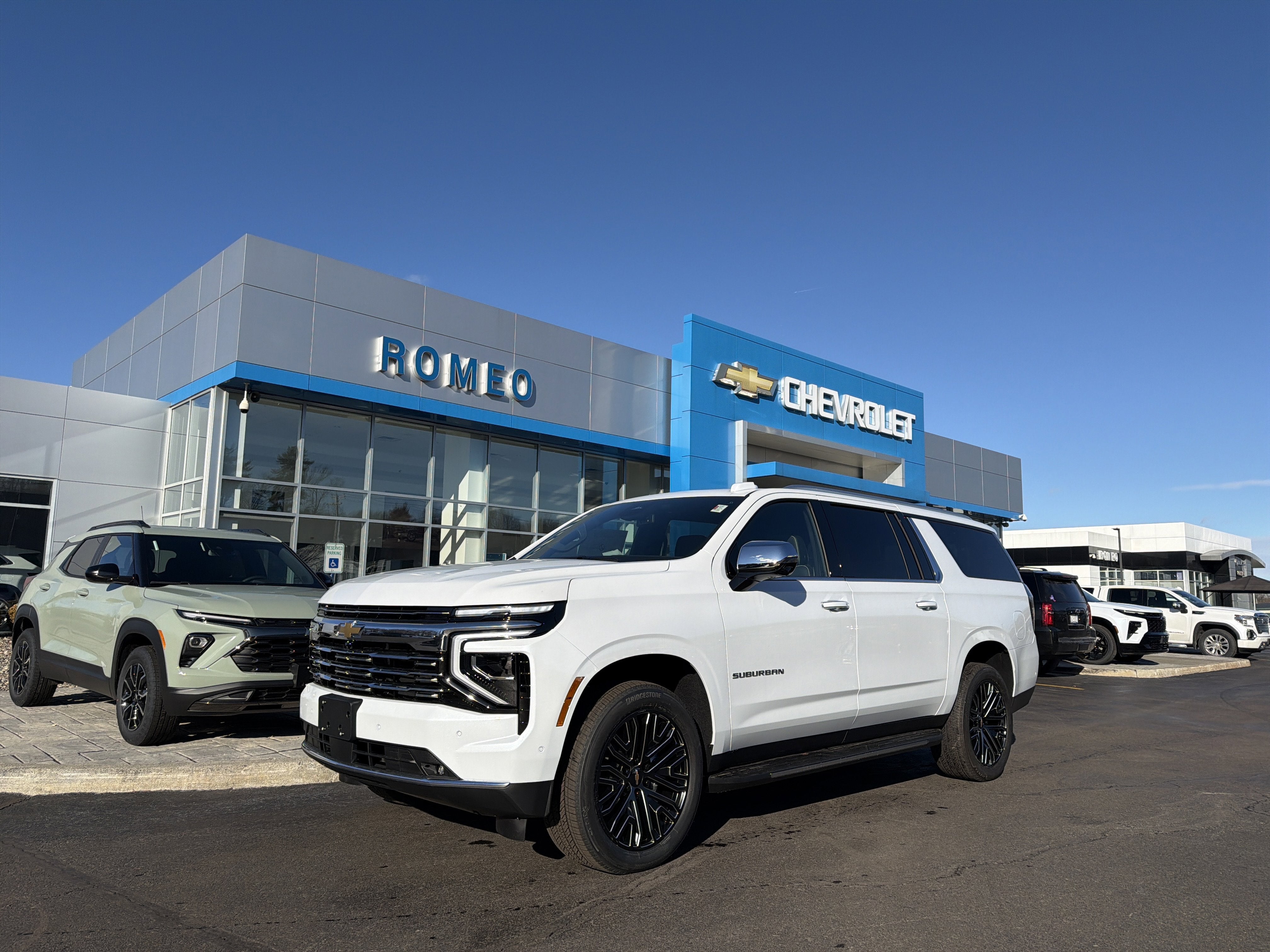 Polar White Tricoat 2026 Chevrolet Suburban SUV / Crossover Four-Wheel Drive Automatic