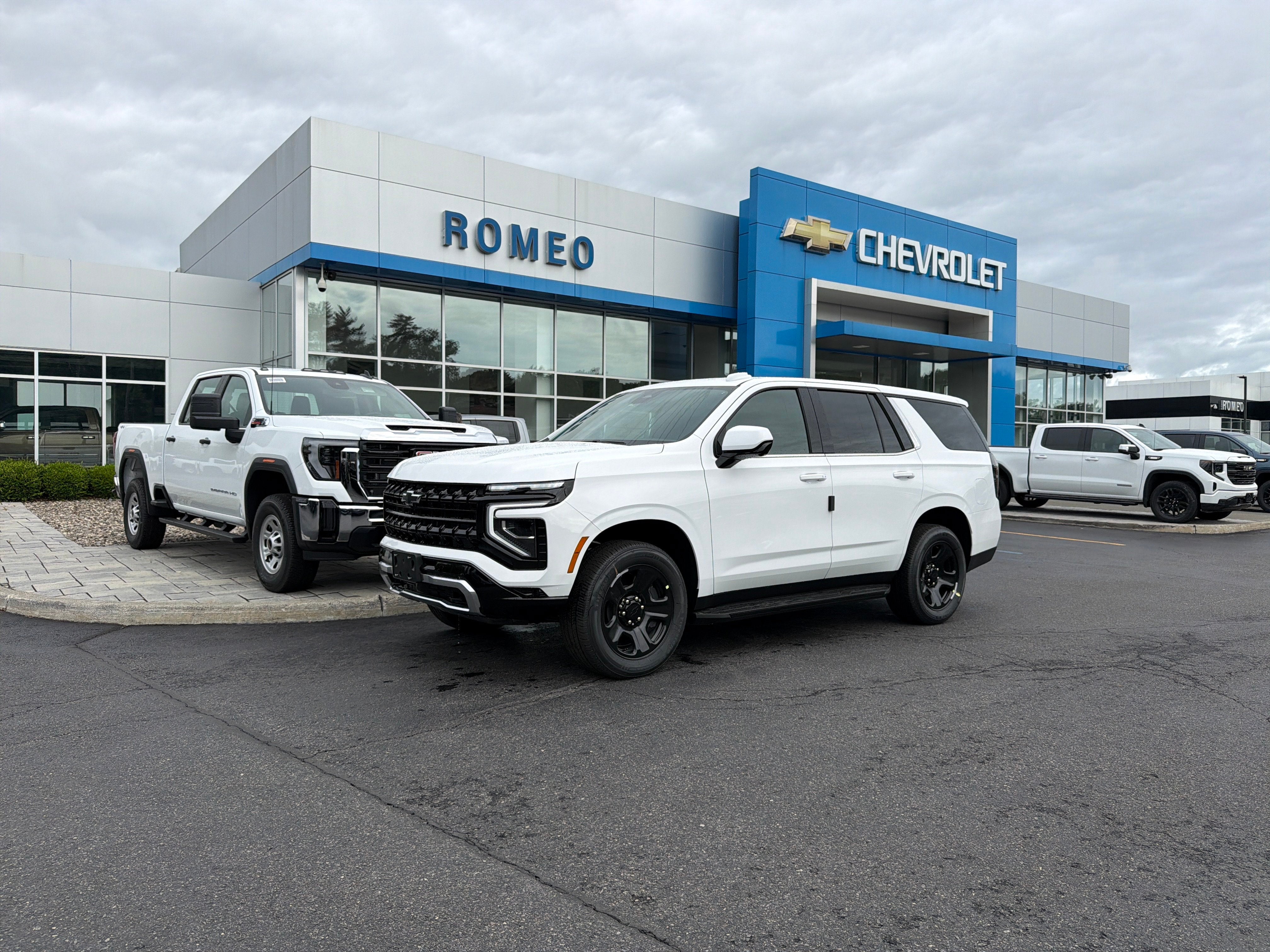 Summit White 2026 Chevrolet Tahoe SUV / Crossover Four-Wheel Drive Automatic