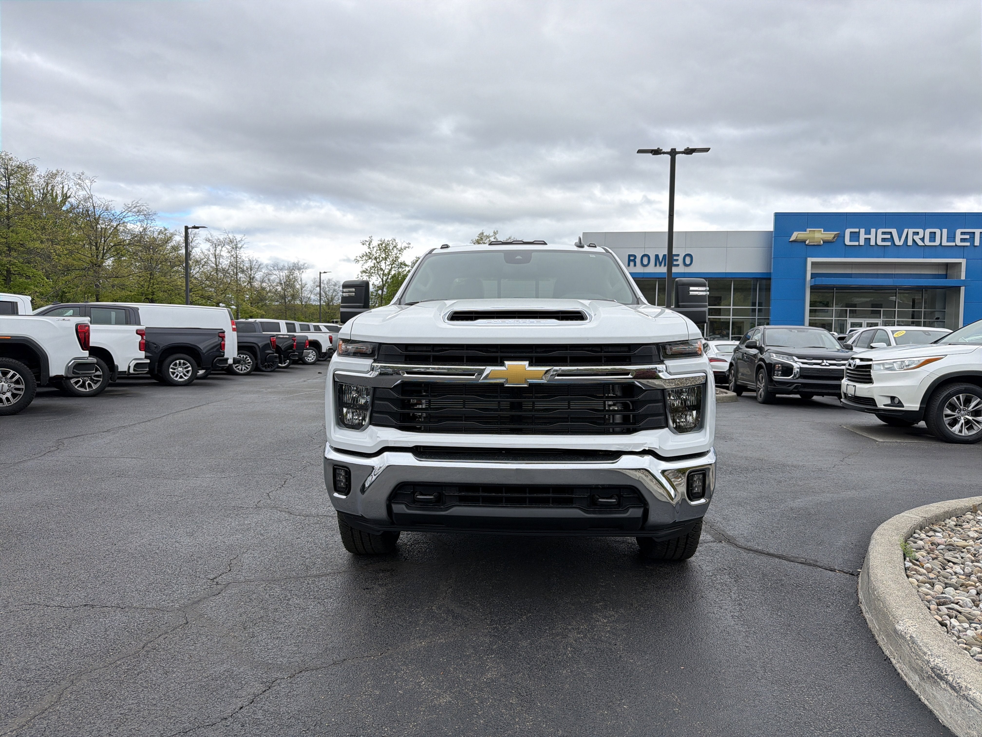 View vehicle photo 2