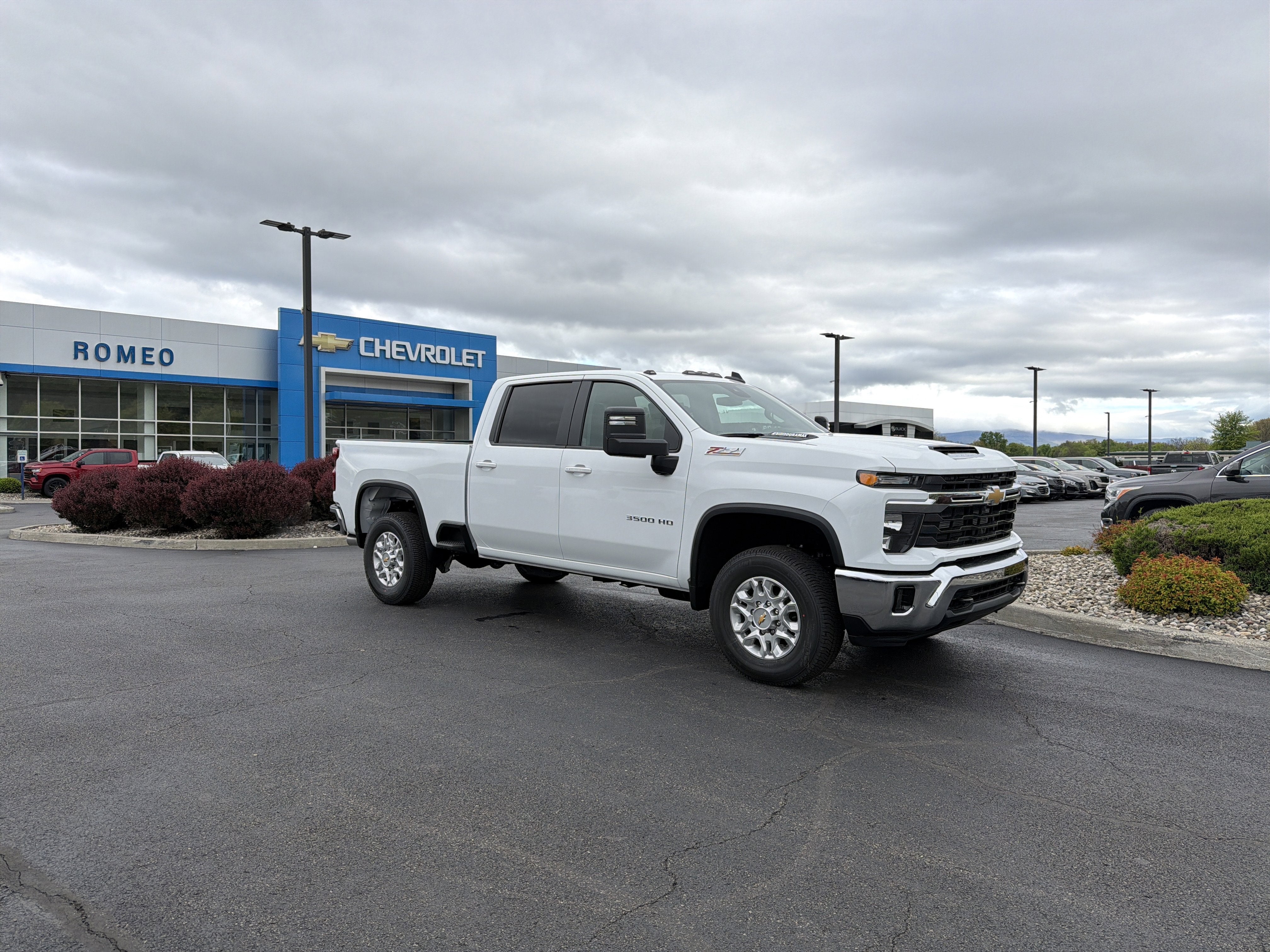 View vehicle photo 3