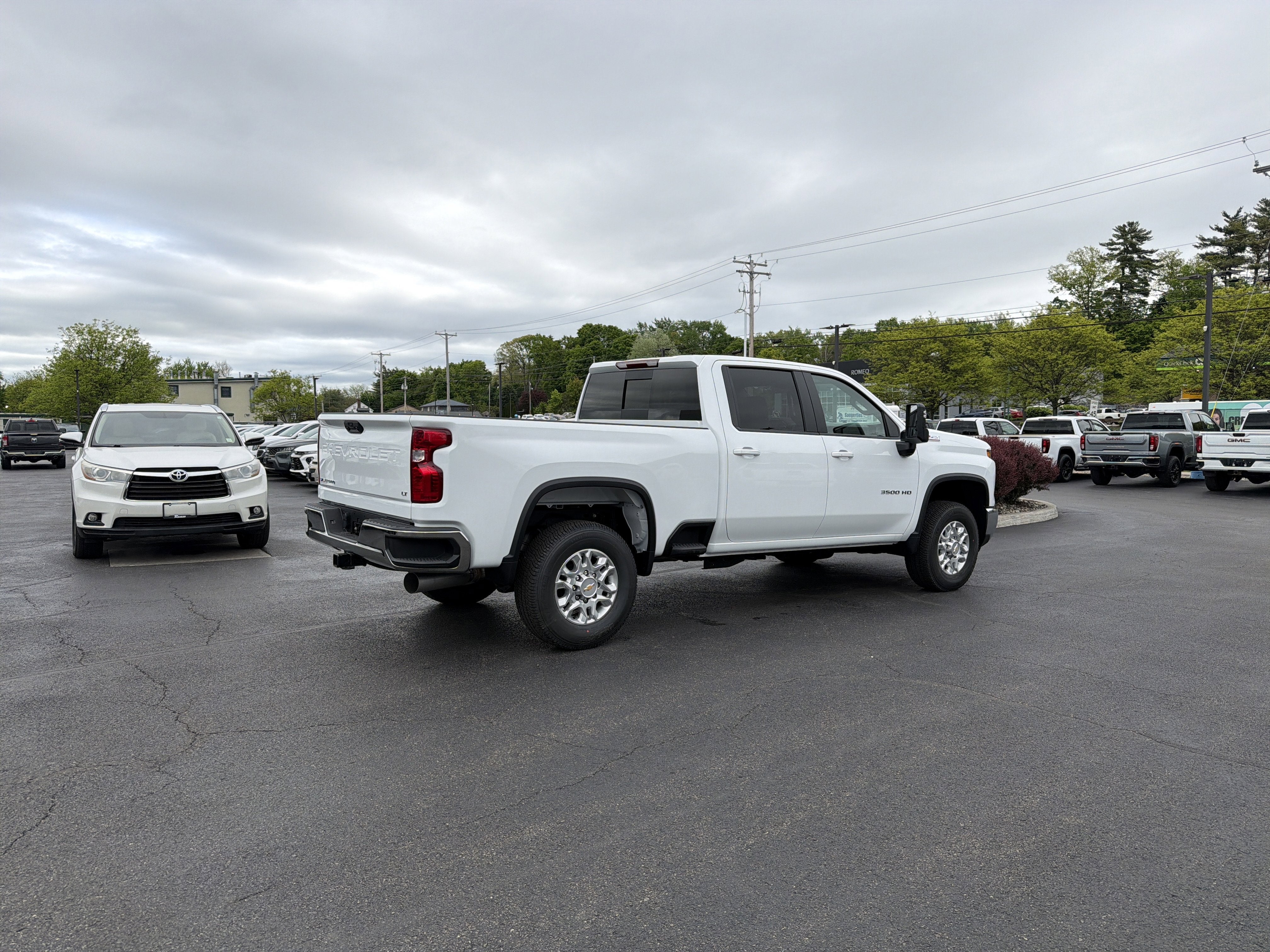 View vehicle photo 6