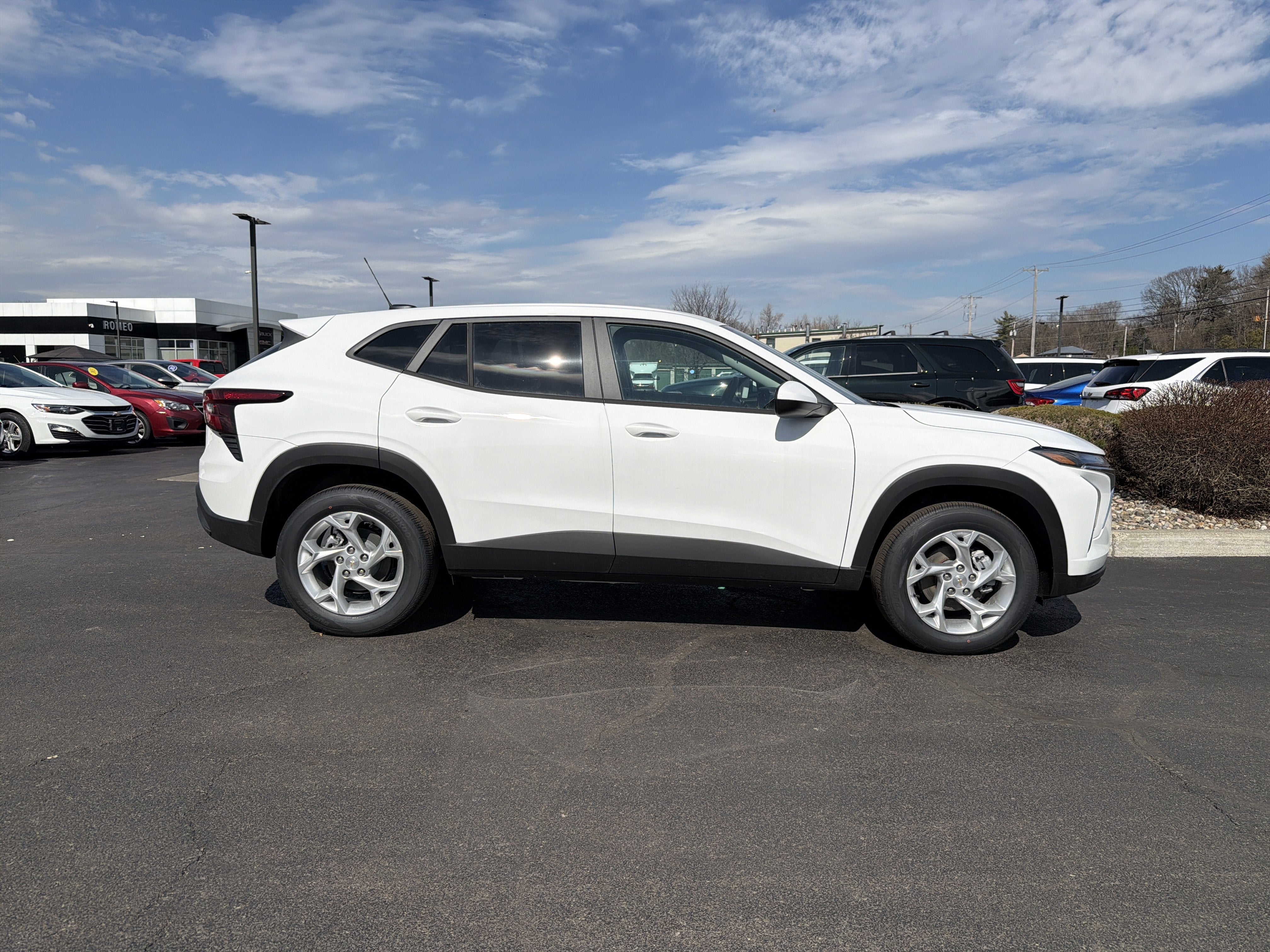 View vehicle photo 4