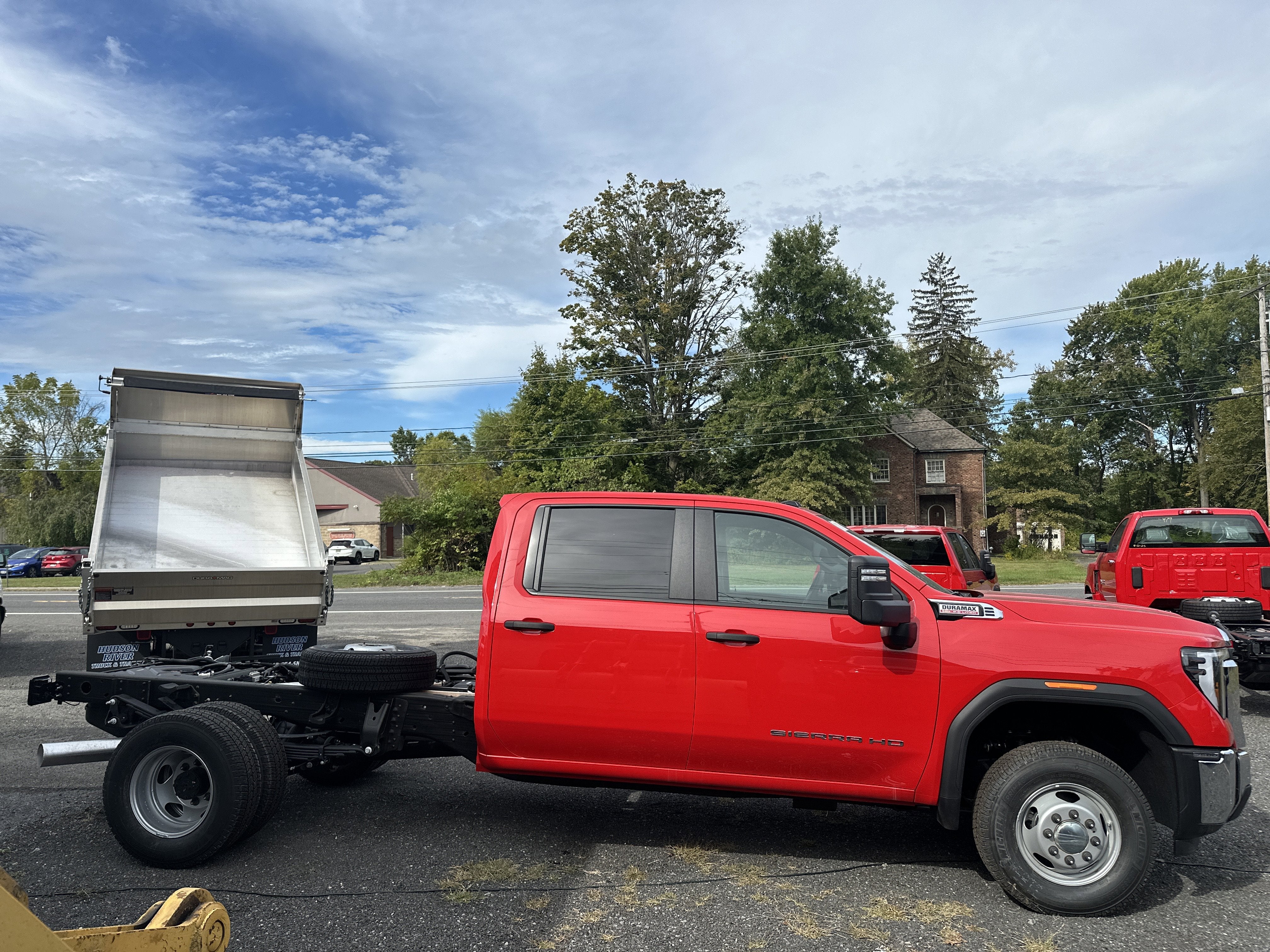 View vehicle photo 4