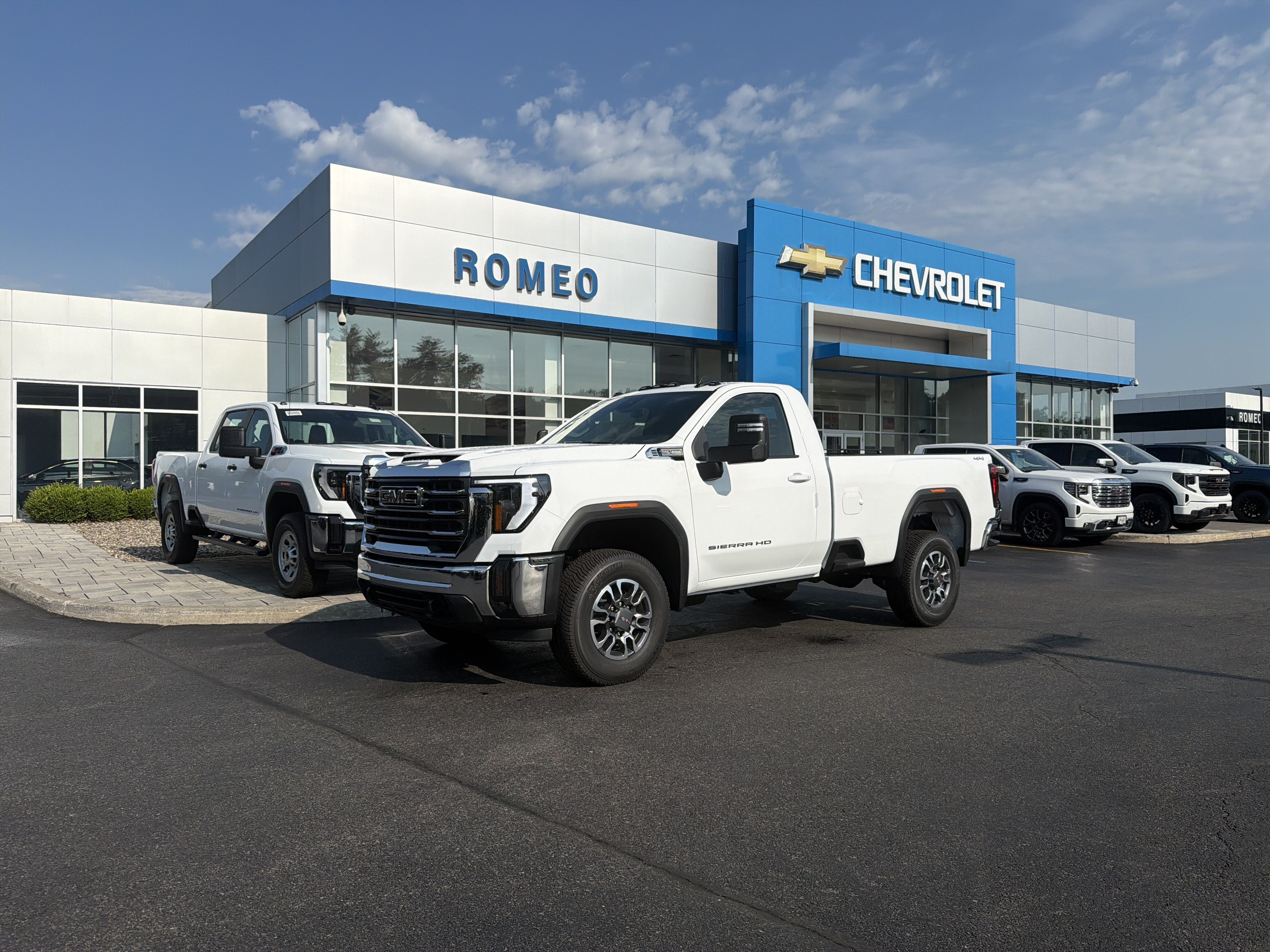 Summit White 2026 GMC Sierra 3500HD Pickup Truck Four-Wheel Drive Automatic