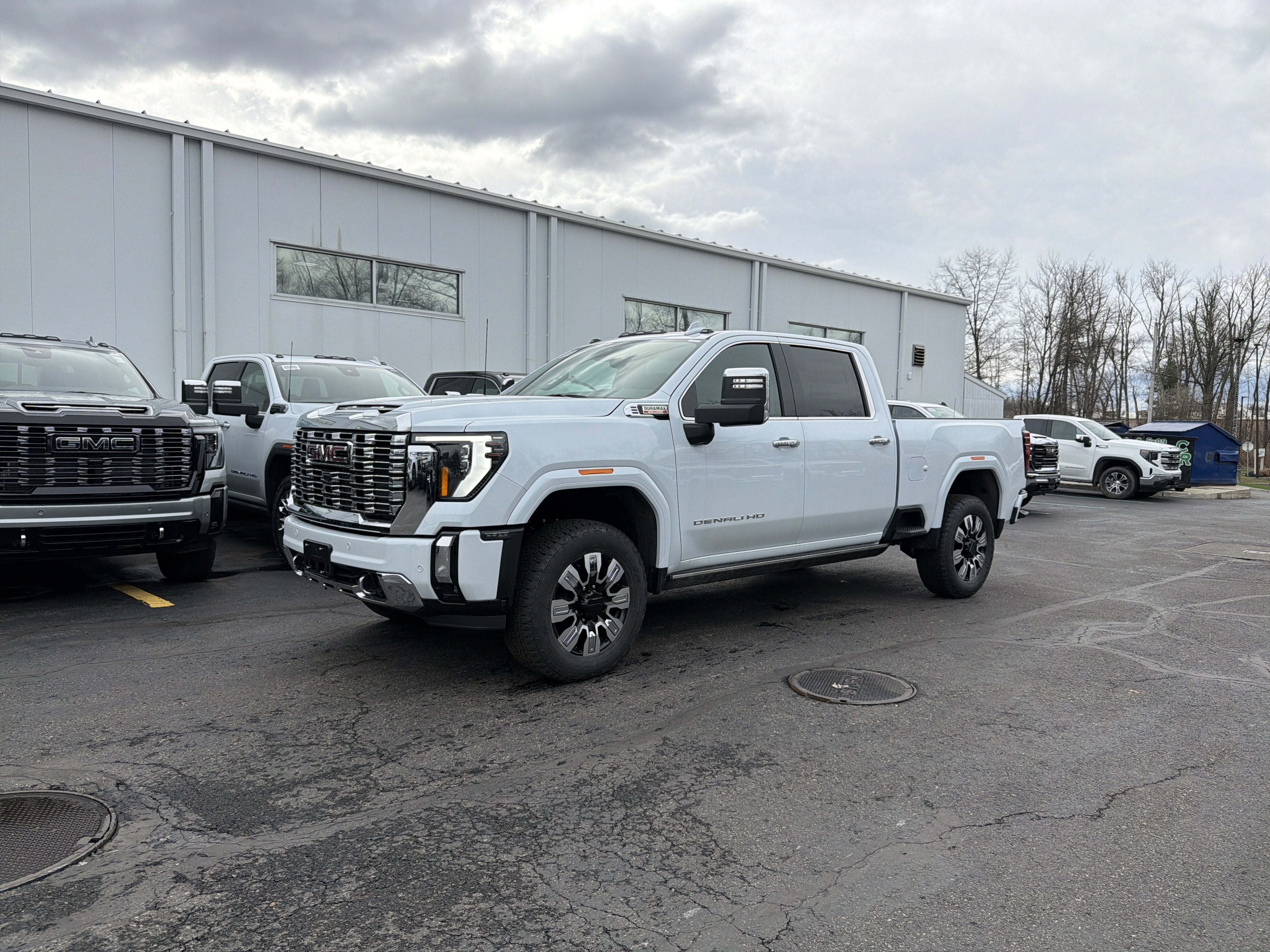 Glacier White Tricoat 2026 GMC Sierra 2500HD Pickup Truck Four-Wheel Drive Automatic