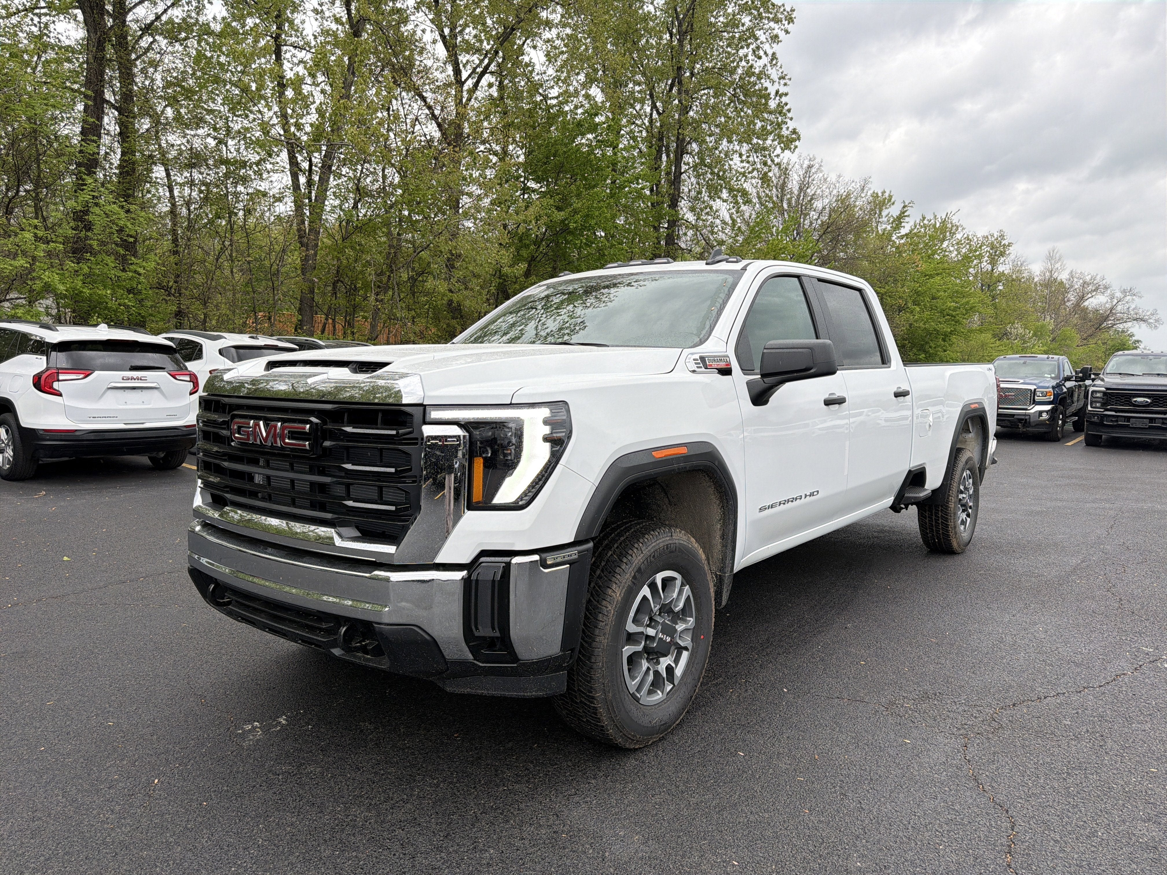 Summit White 2026 GMC Sierra 3500HD Pro Crew Cab 4WD Pickup Truck Four-Wheel Drive Automatic