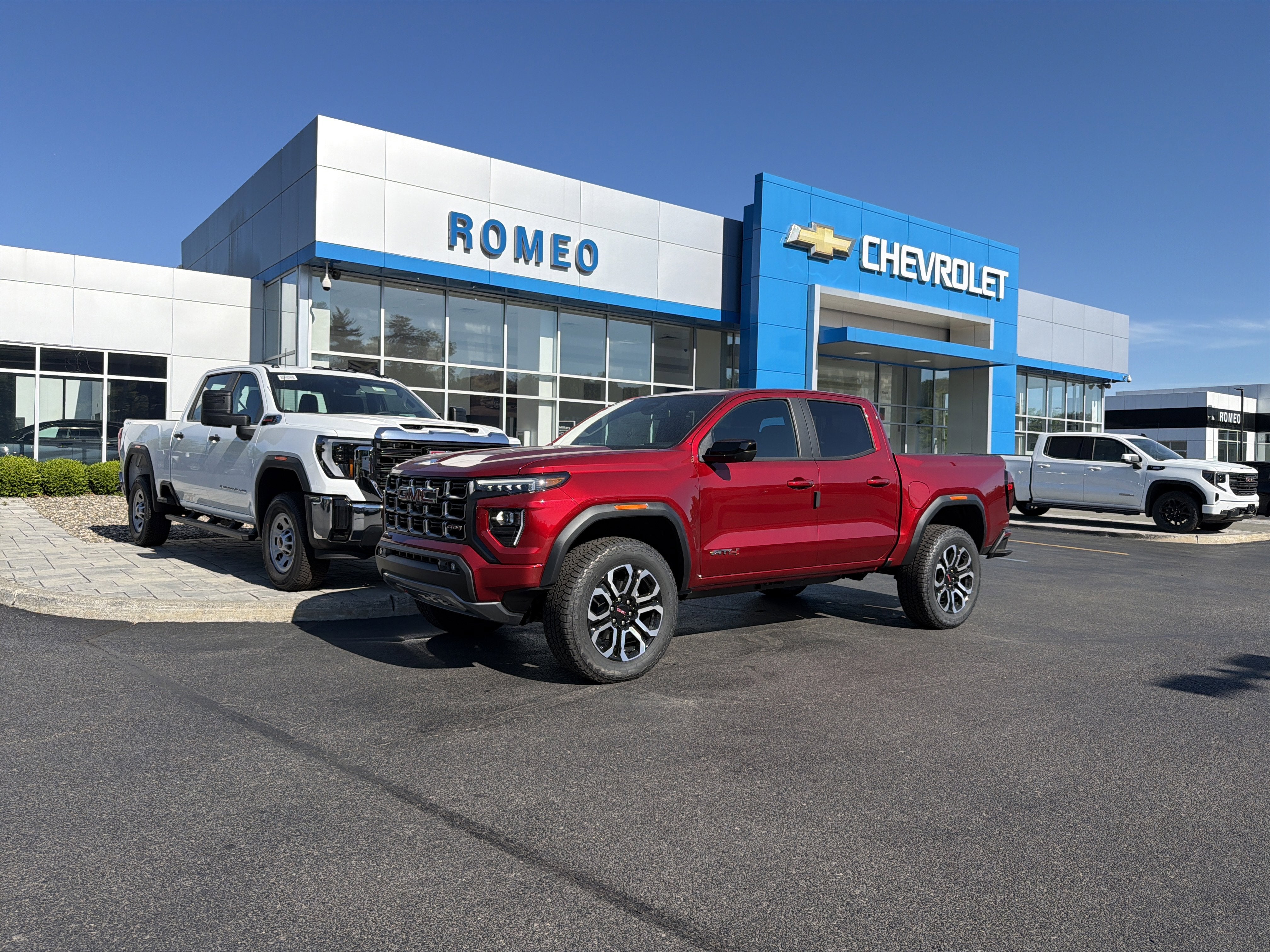 Volcanic Red Tintcoat 2026 GMC Canyon AT4 Crew Cab 4WD Pickup Truck Four-Wheel Drive Automatic