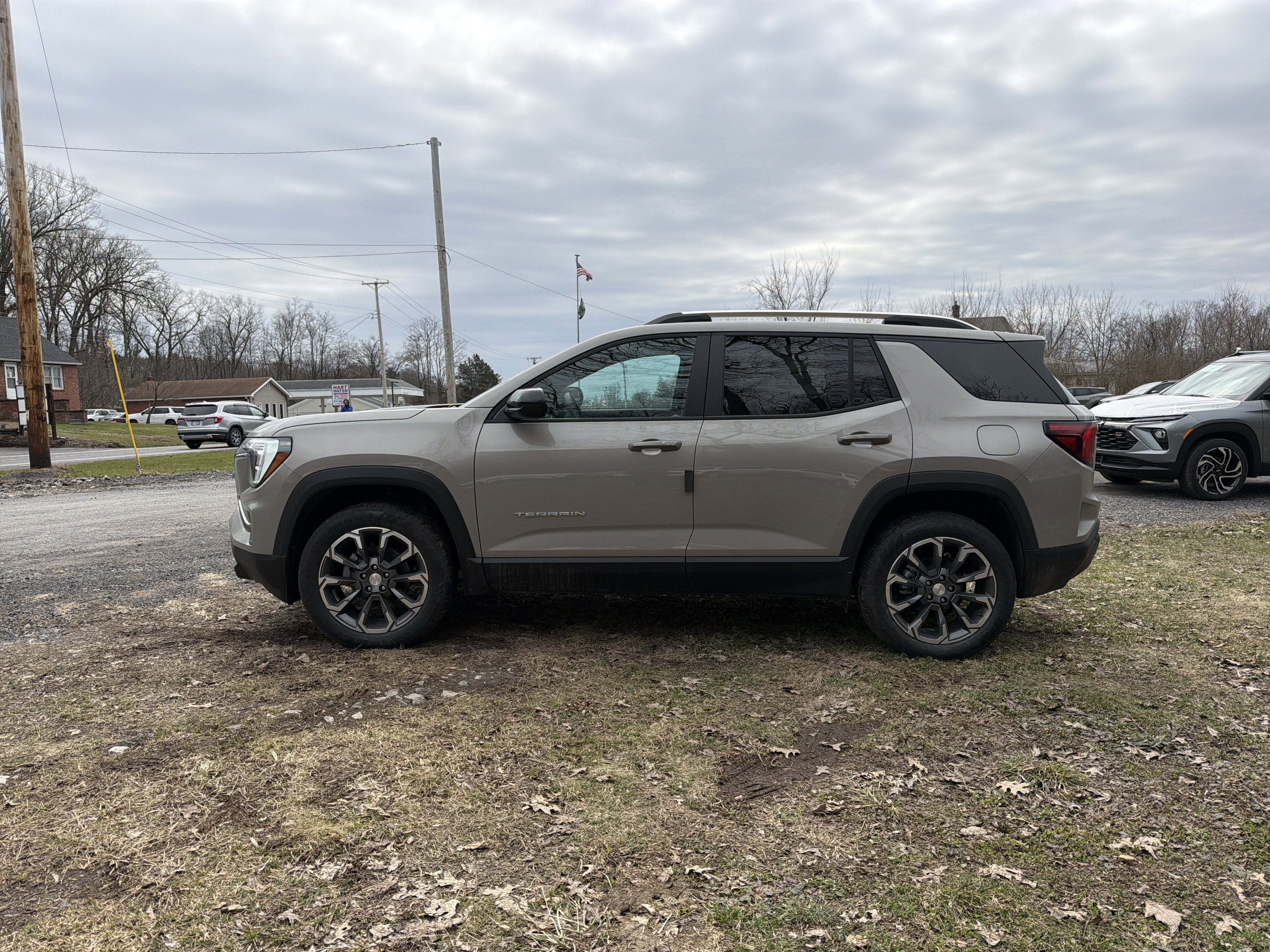 View vehicle photo 4