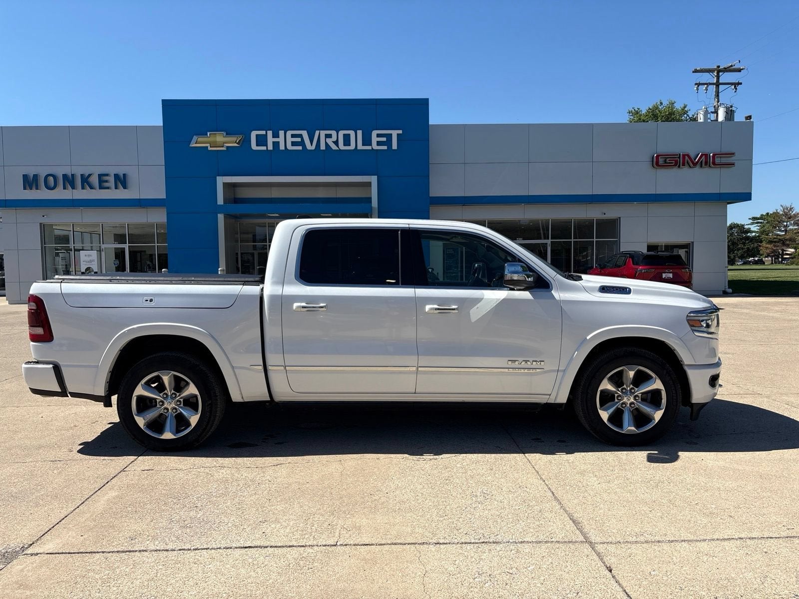View vehicle photo 2