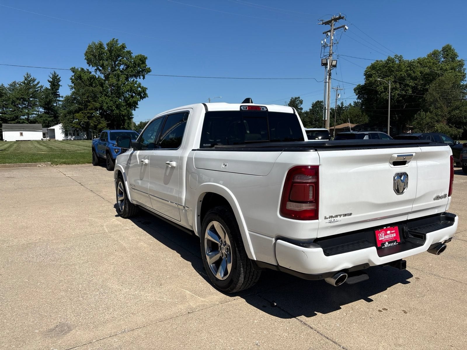 View vehicle photo 5