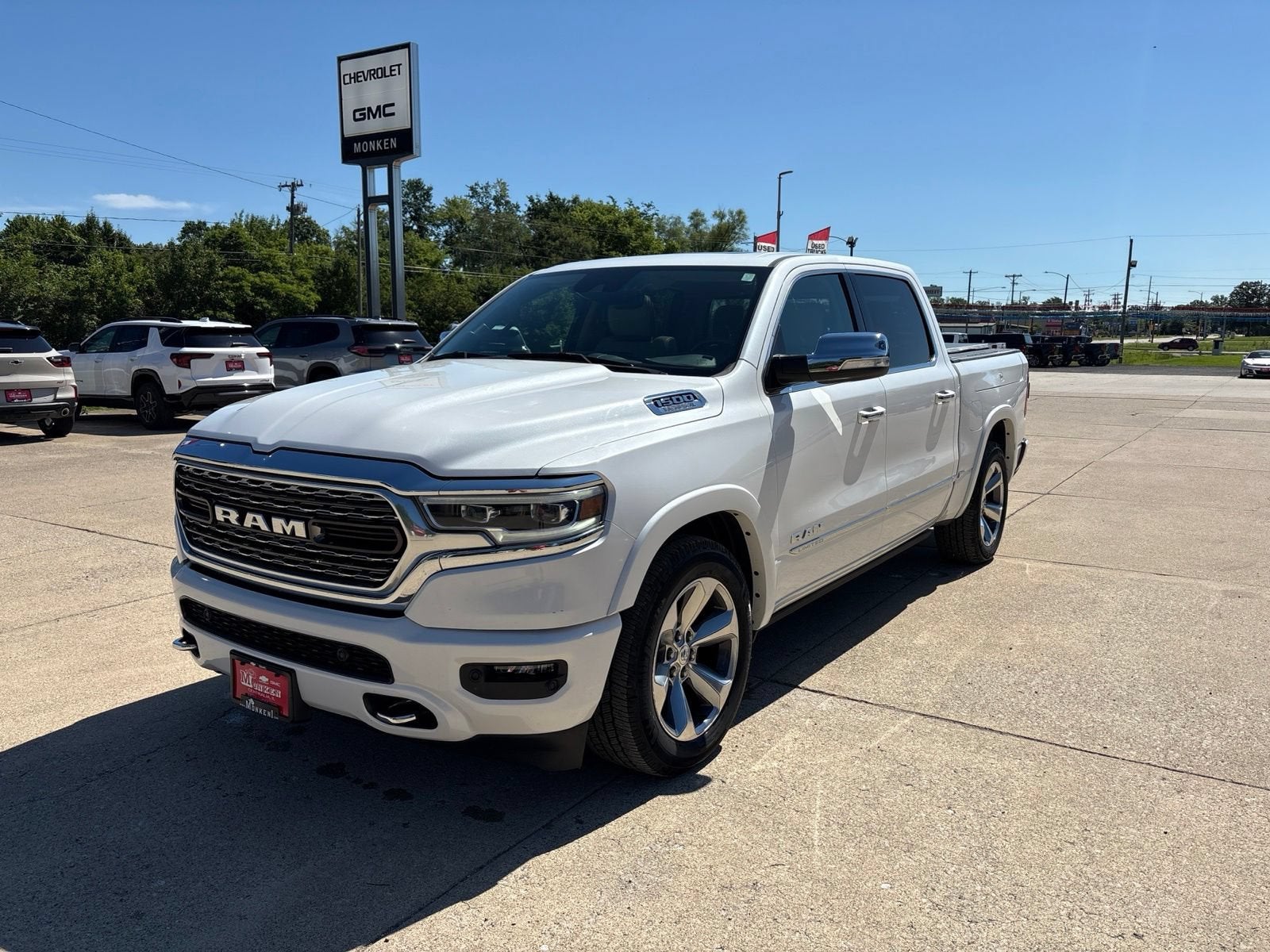 View vehicle photo 7