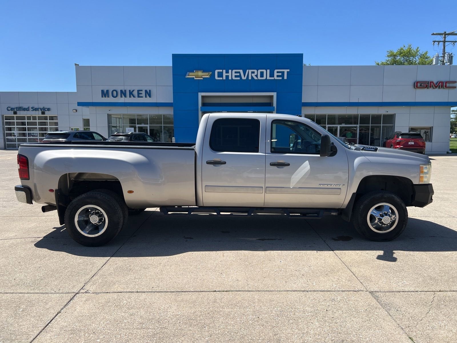 View vehicle photo 2