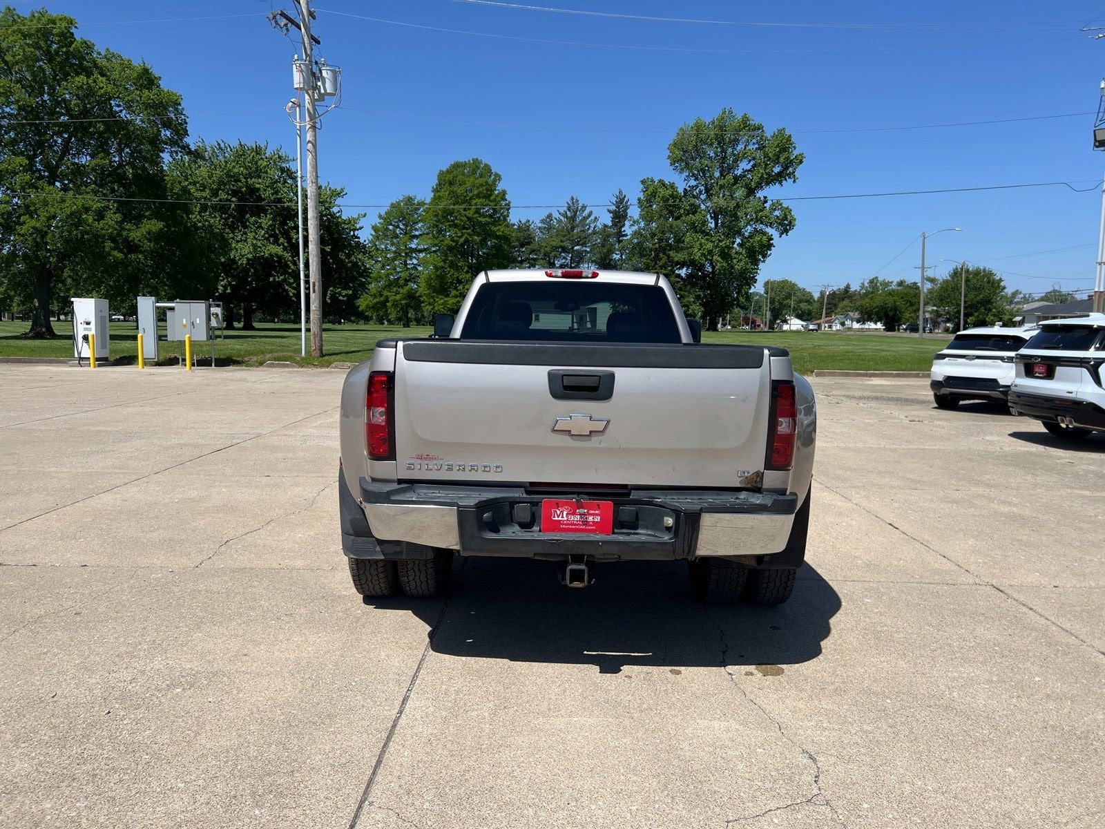 View vehicle photo 4