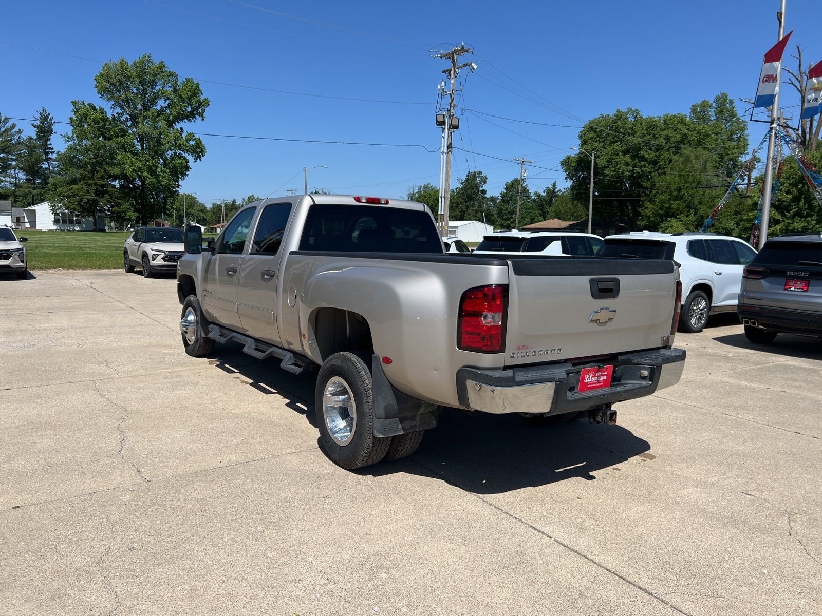 View vehicle photo 5