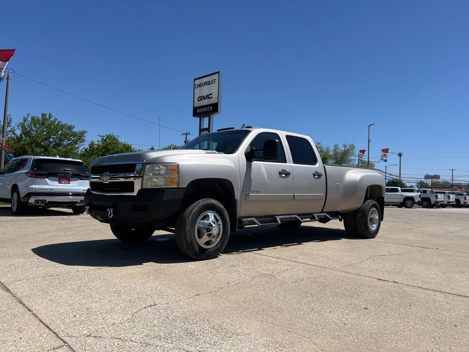 View vehicle photo 7